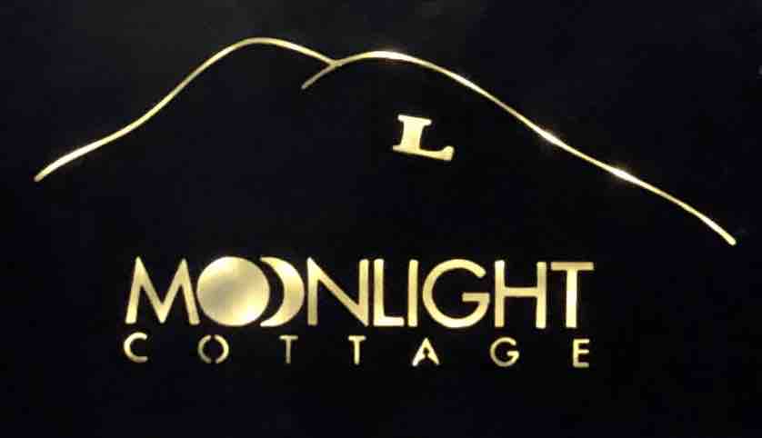 Moonlight Cottage Couple’s Retreat