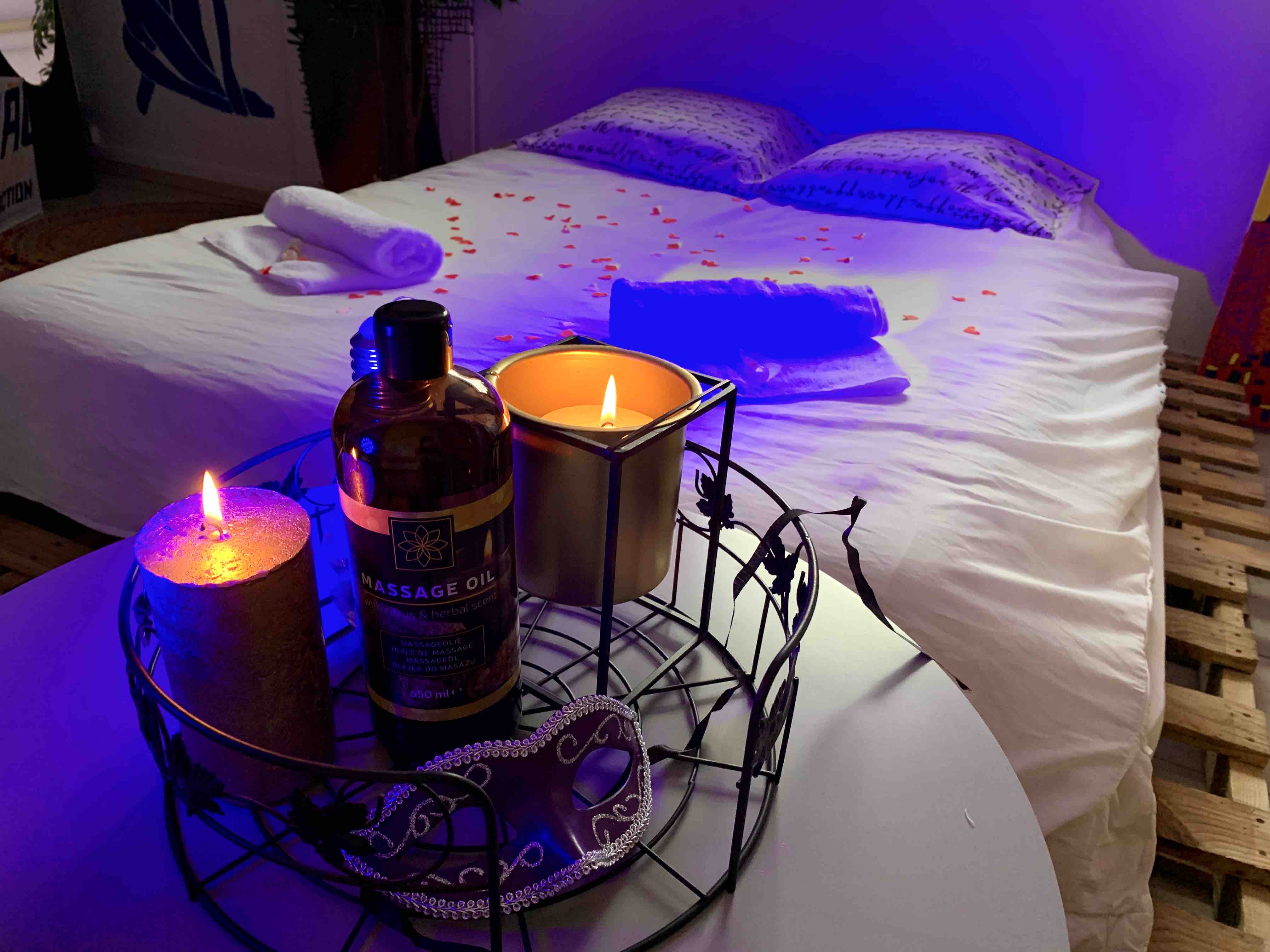 Chambre Romantique Avec Sauna Et Jaccuzi Privatif Maisons A Louer A Gagny Ile De France France