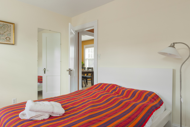 Room in a beautiful apt- fast wifi - next toT stop in North Cambridge, Cambridge