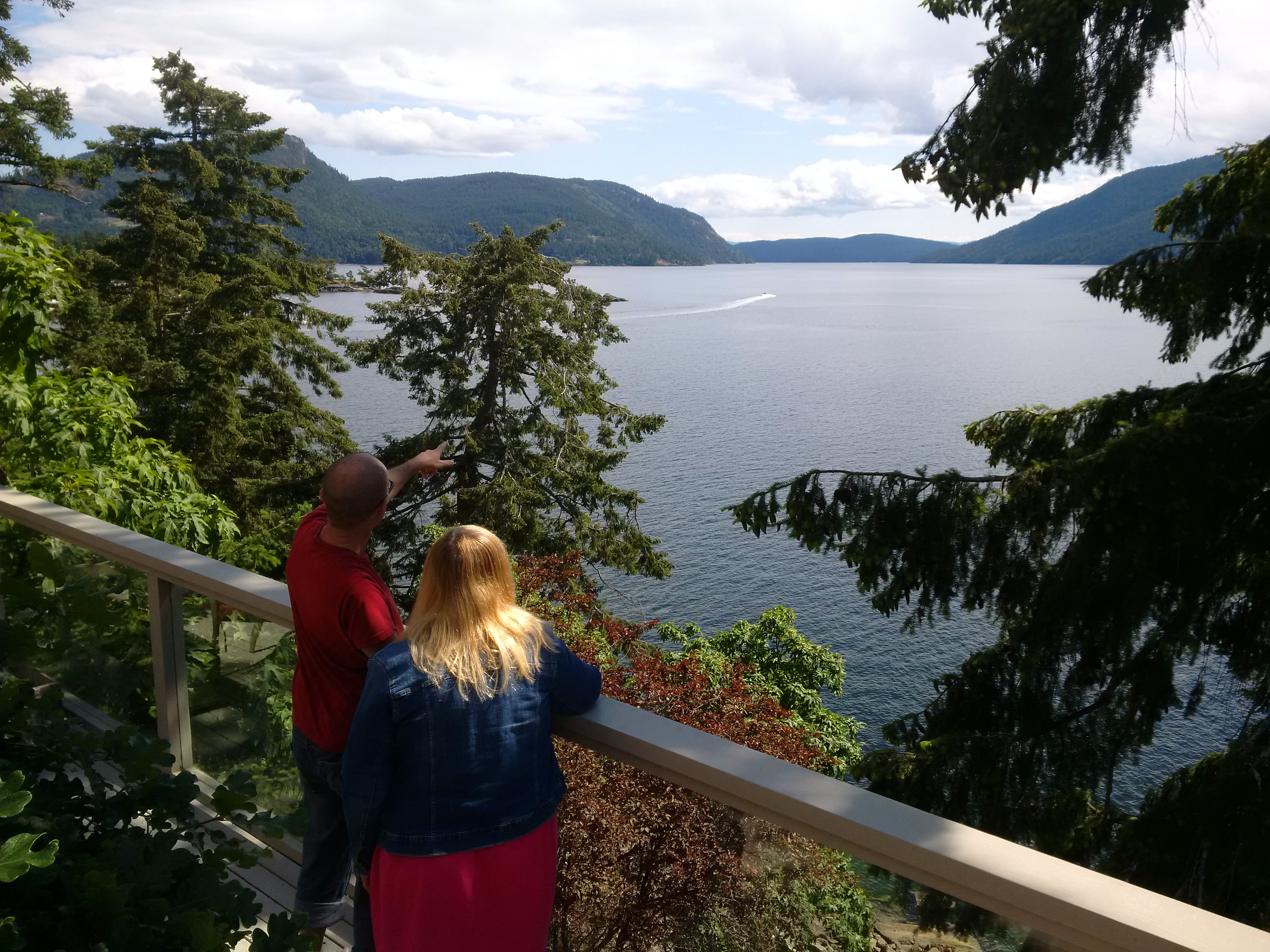 2 Islandia Ardan Room Waterview 2of3 Listings Houses For Rent In Salt Spring Island British Columbia Canada