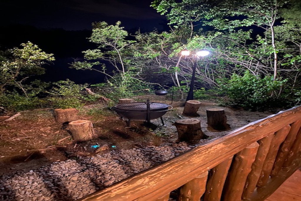 Big Mike's Cabin located on the lake Cabins for Rent in Hamersville