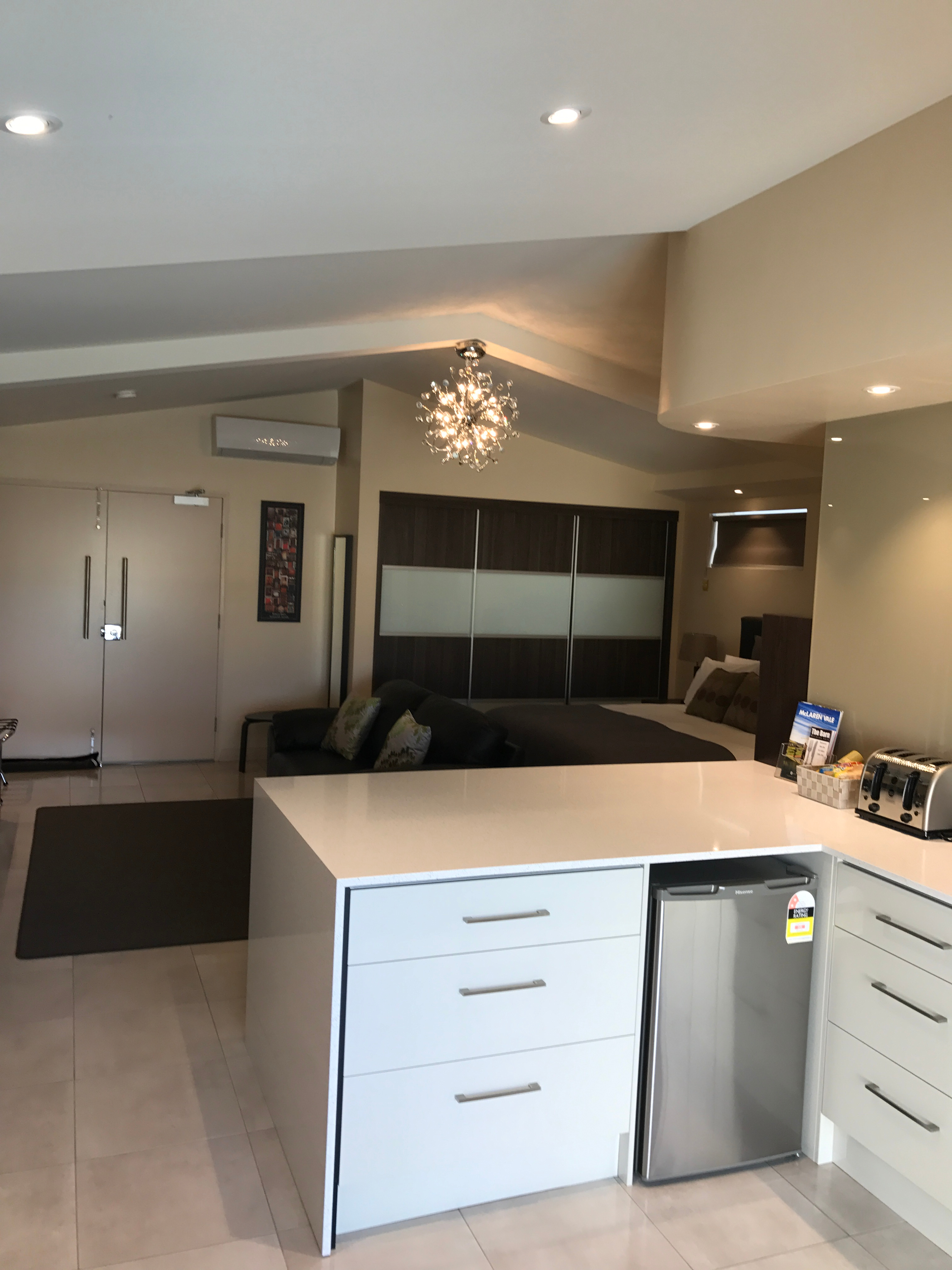 Harvest Retreat Luxe Accommodation With Views Bed And