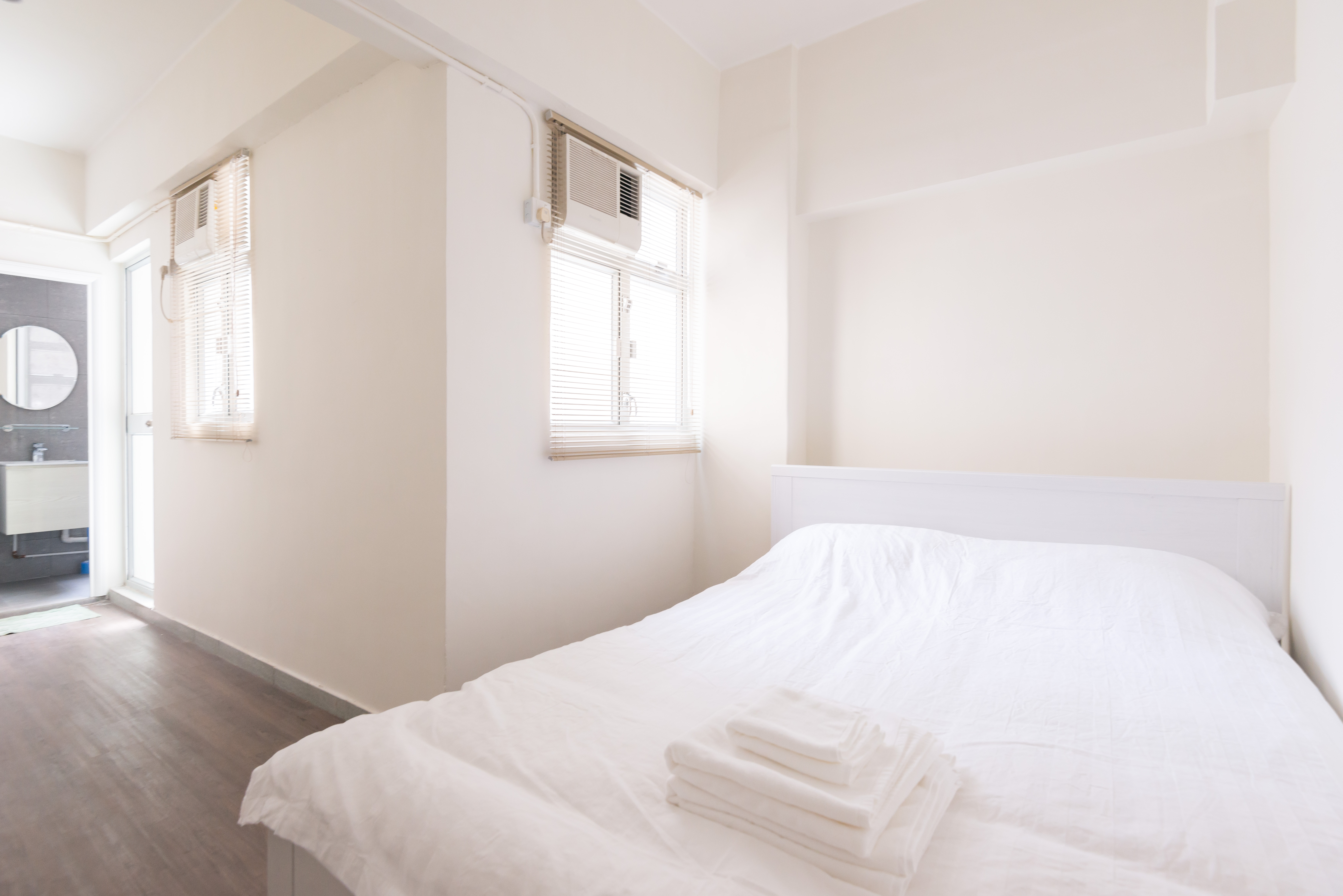 CWB Clean & Modern Reno in HEART of HK *2A in Wan Chai, Hong Kong