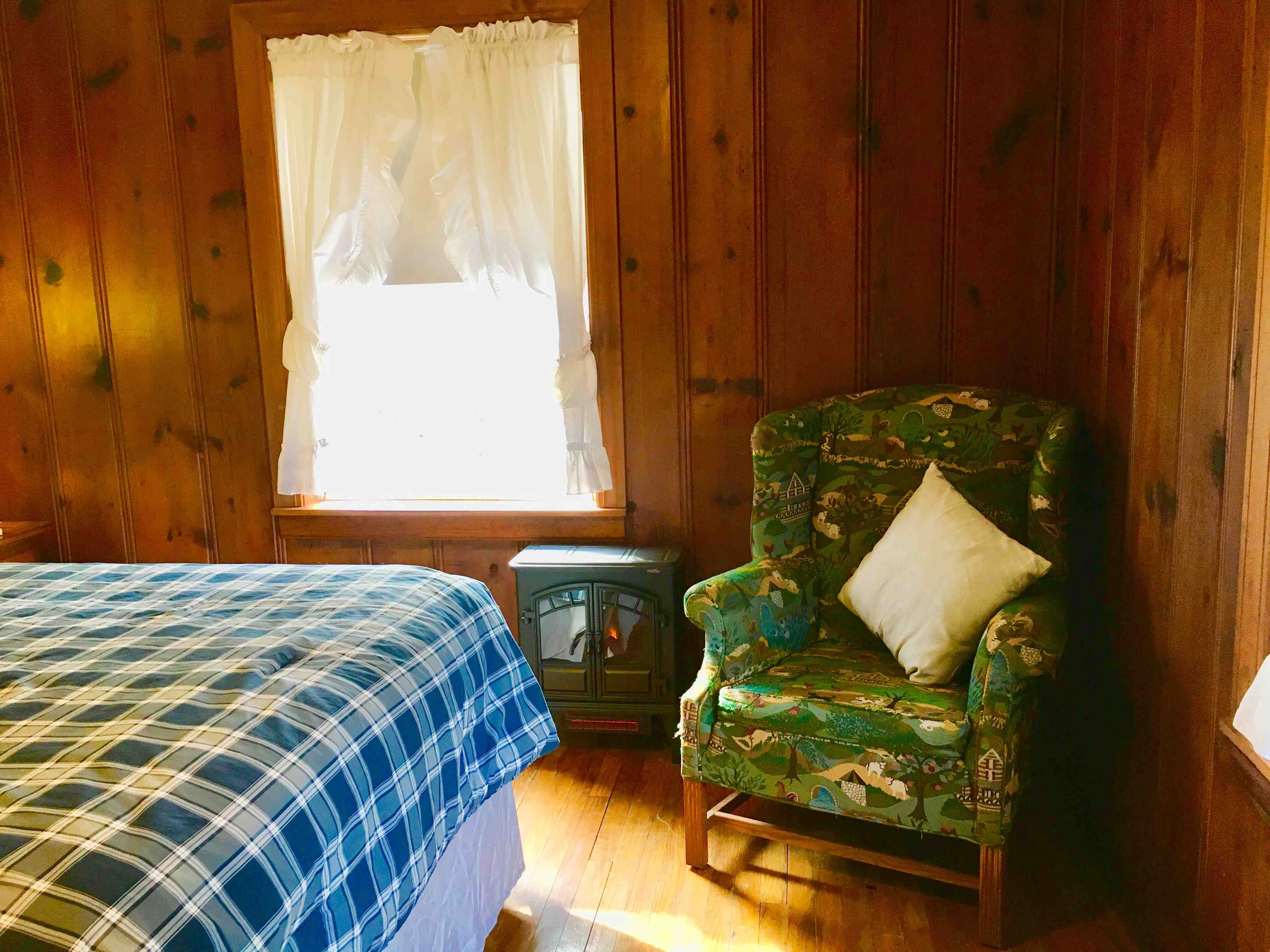 Vineyard Cottage at EdgClif Winery Farm stays for Rent in Potosi