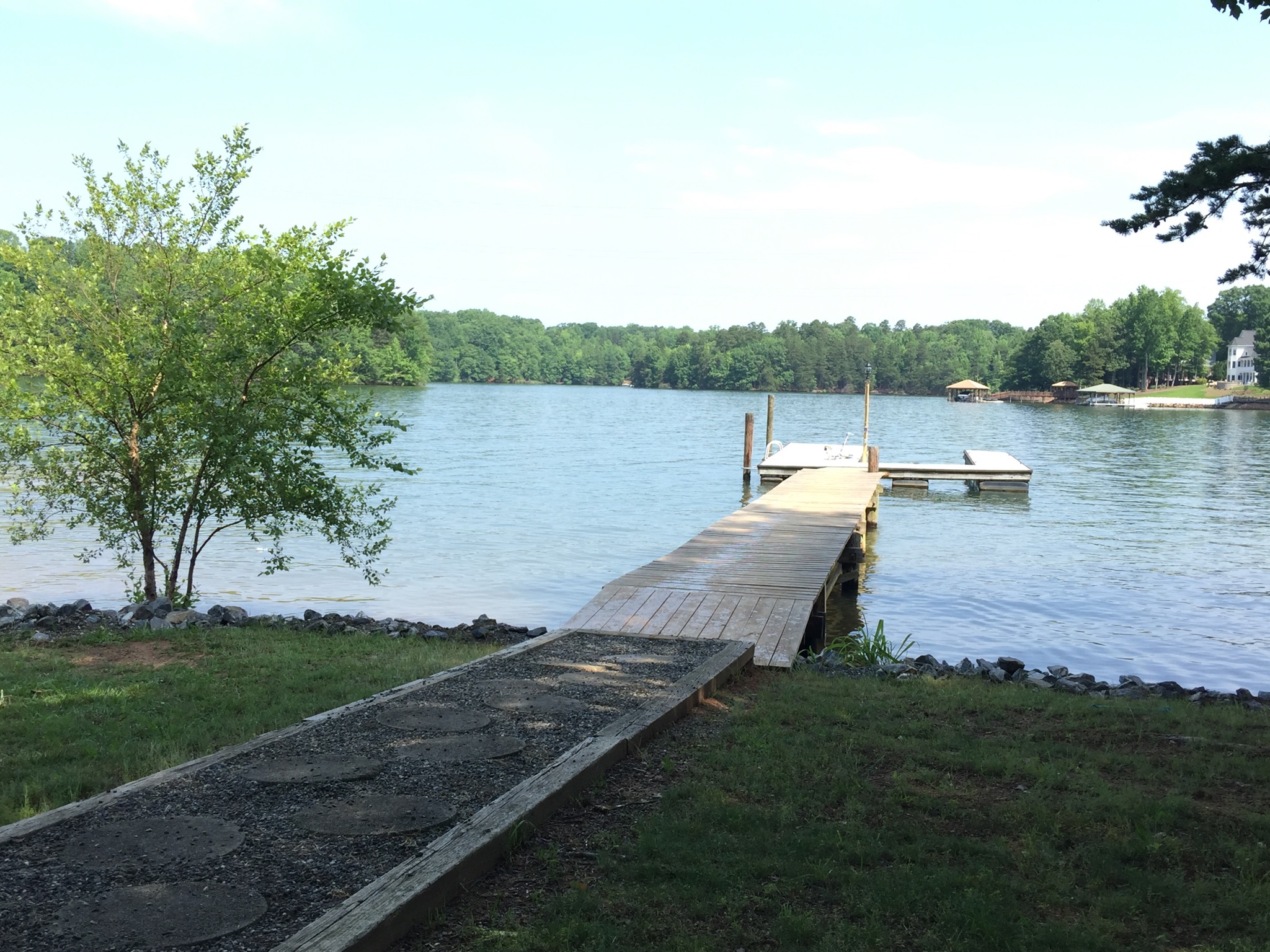 Lakefront Charming Cozy Cabin with Deep Water Dock Cabins for Rent in Troutman, North Carolina