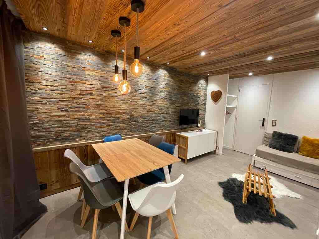 Black horse 37 (sleeps 6-7)