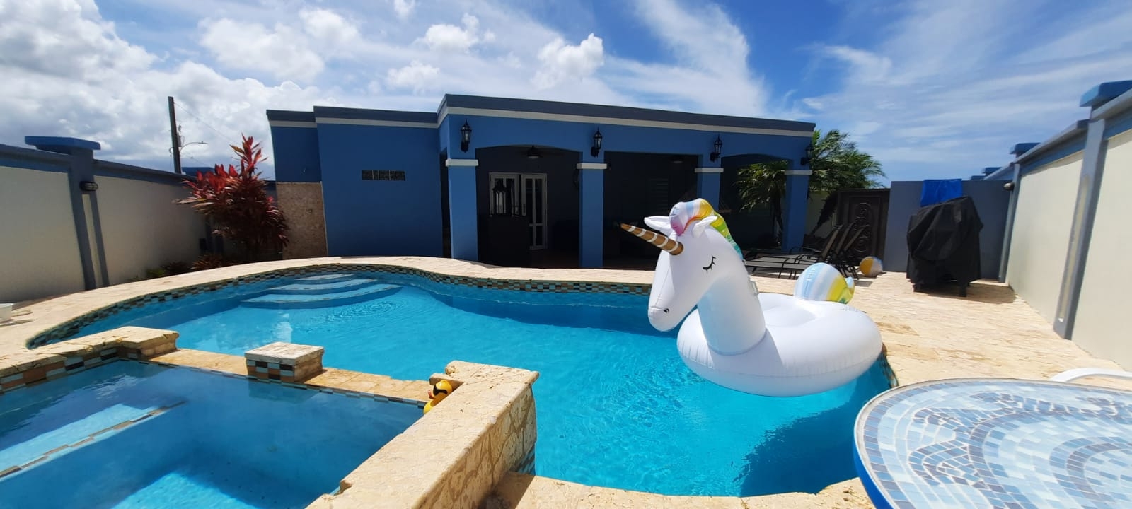 Family Escape Resort  Private Pool Near the Beach