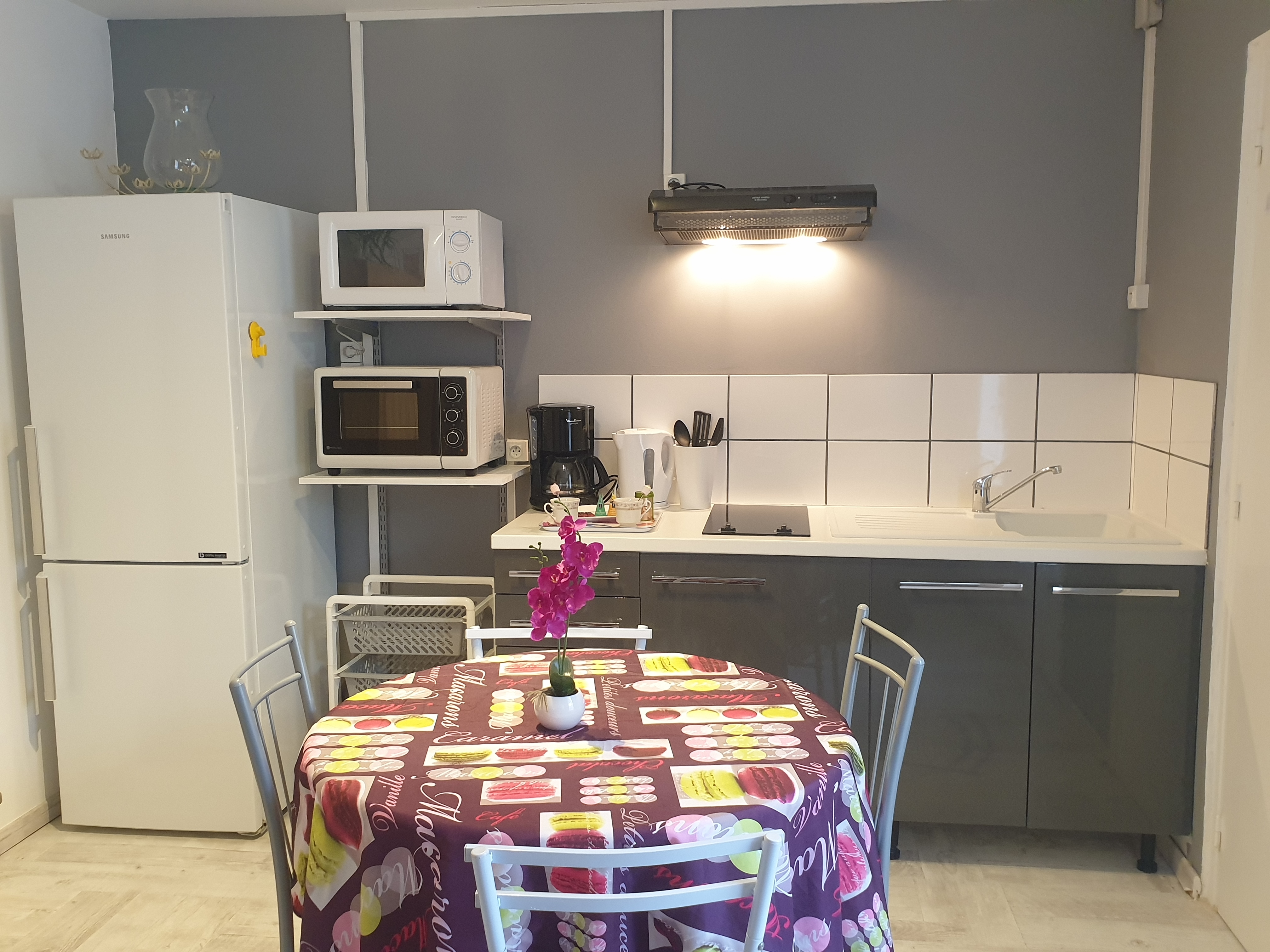 Air-conditioned studio 24 m2 with very quiet terrace.