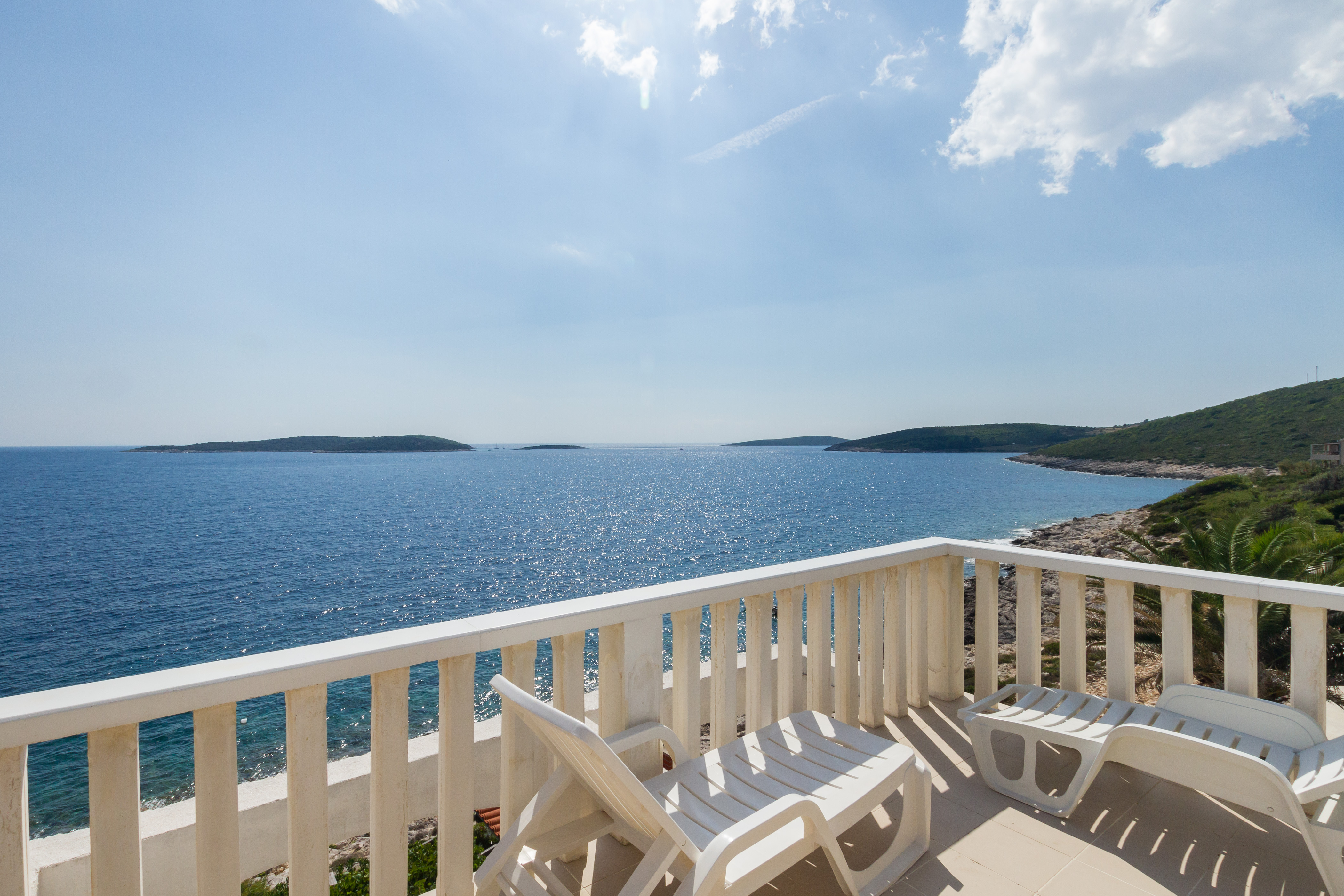 Apartments Milna-Vis near the sea-C