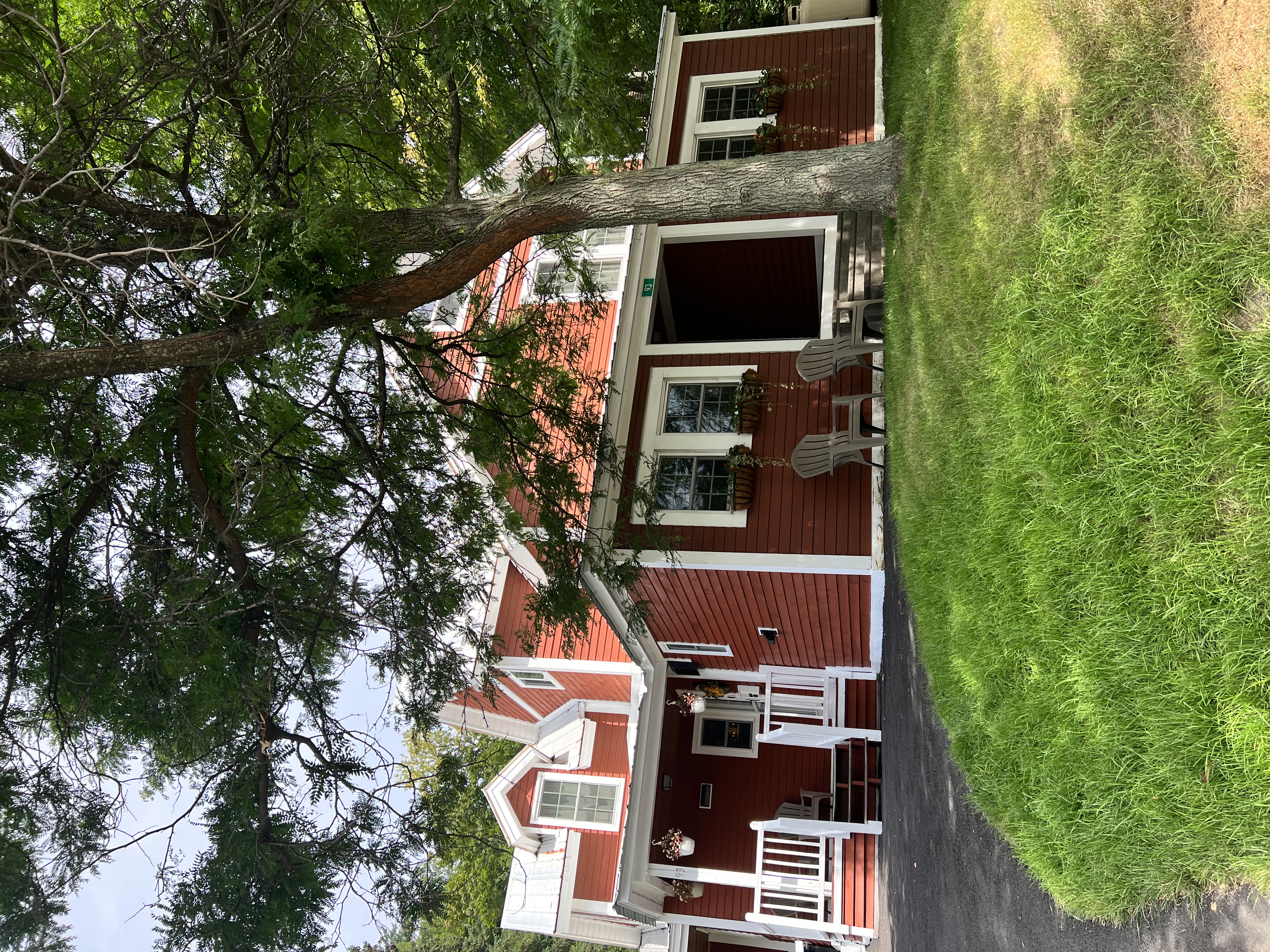 *All Seasons Getaway* By rail trail, river& dtown