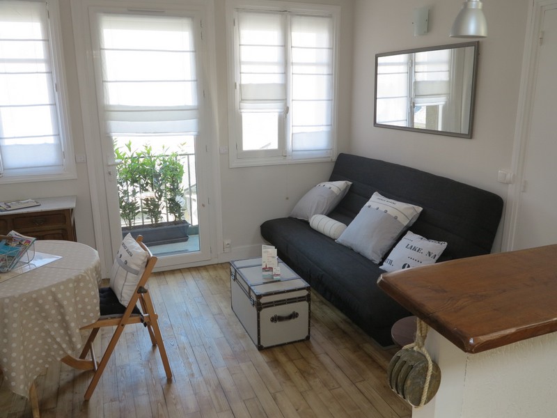 Beautiful quiet bright studio within muros and balcony