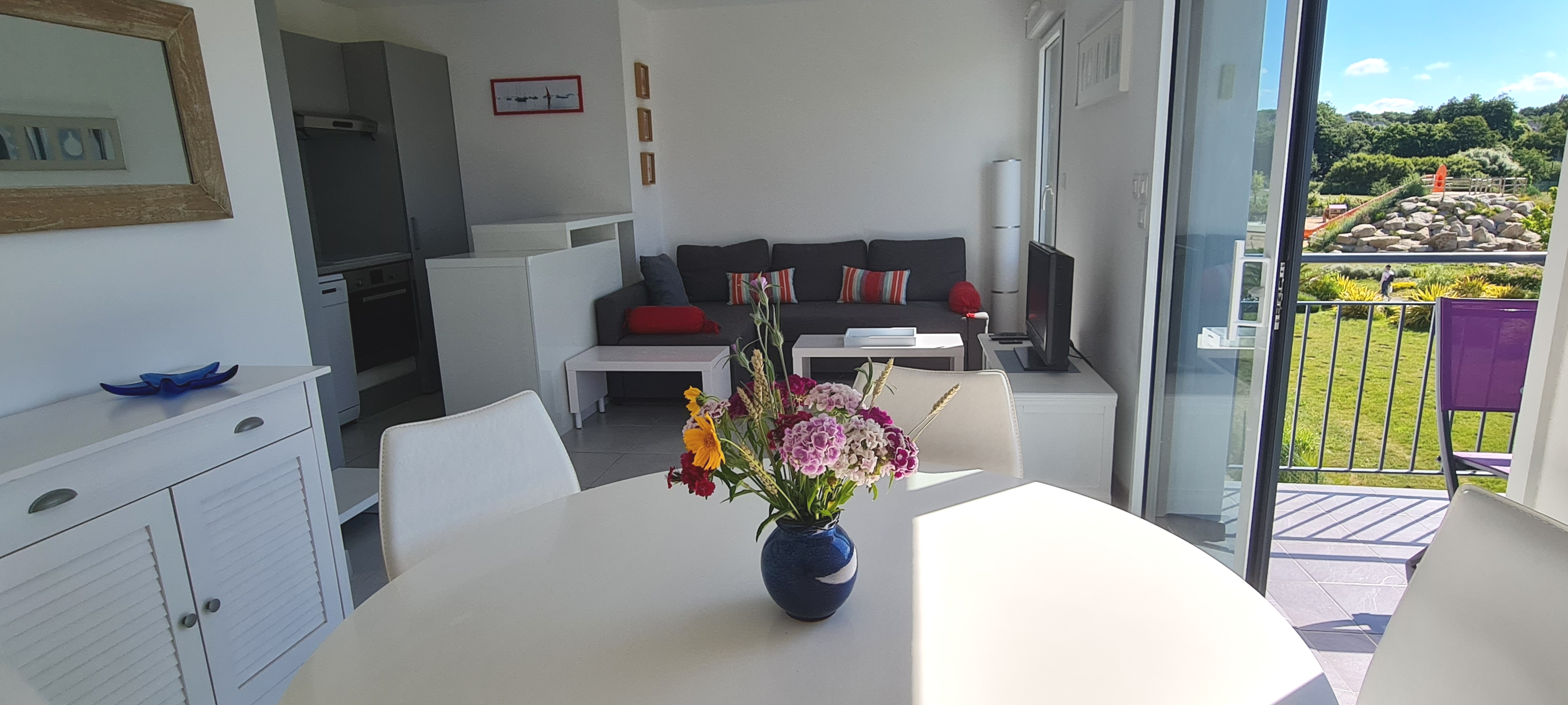 Pool | Wifi | Parking | Beachfront