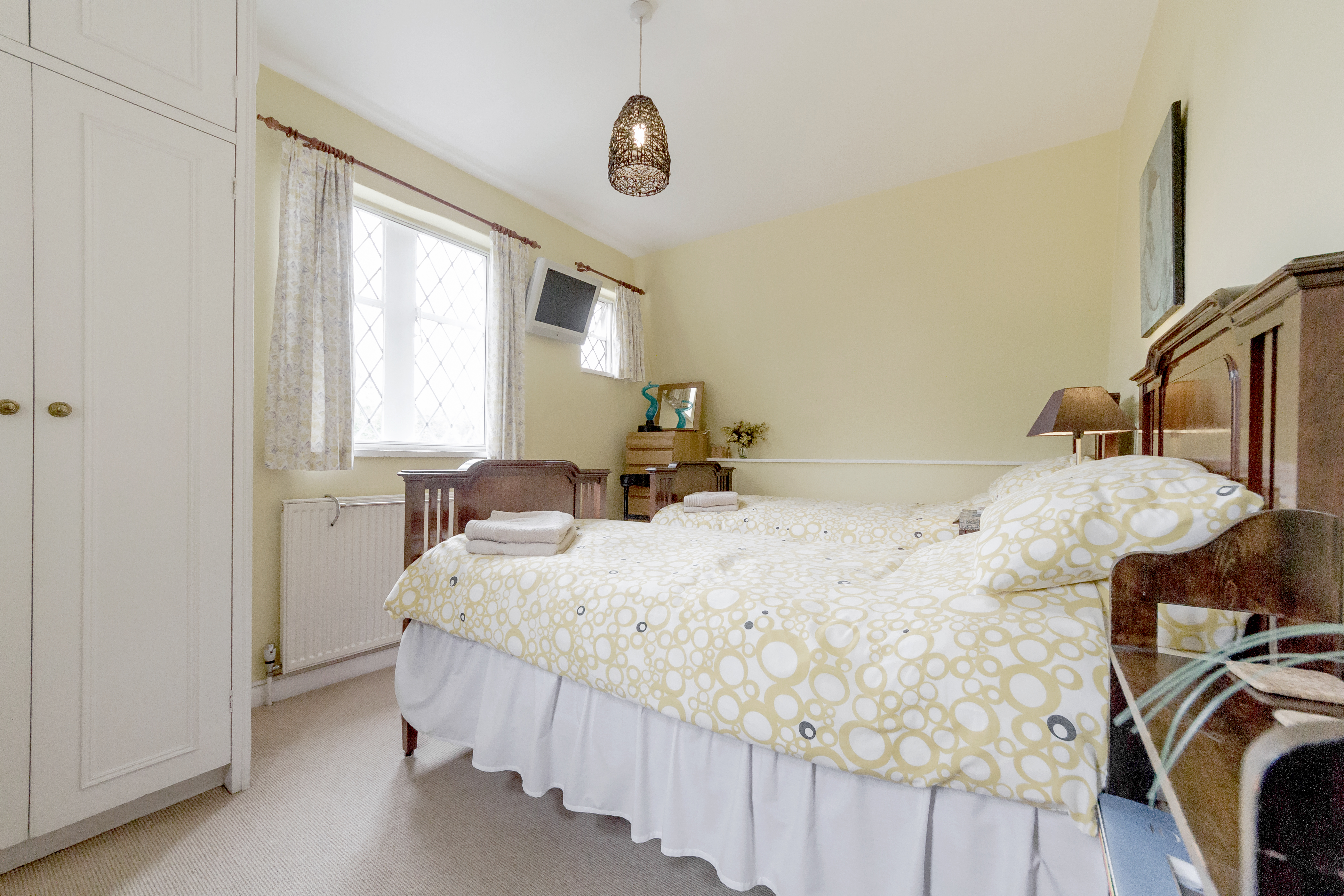Lovely Twin Room near to Common in Merton, London