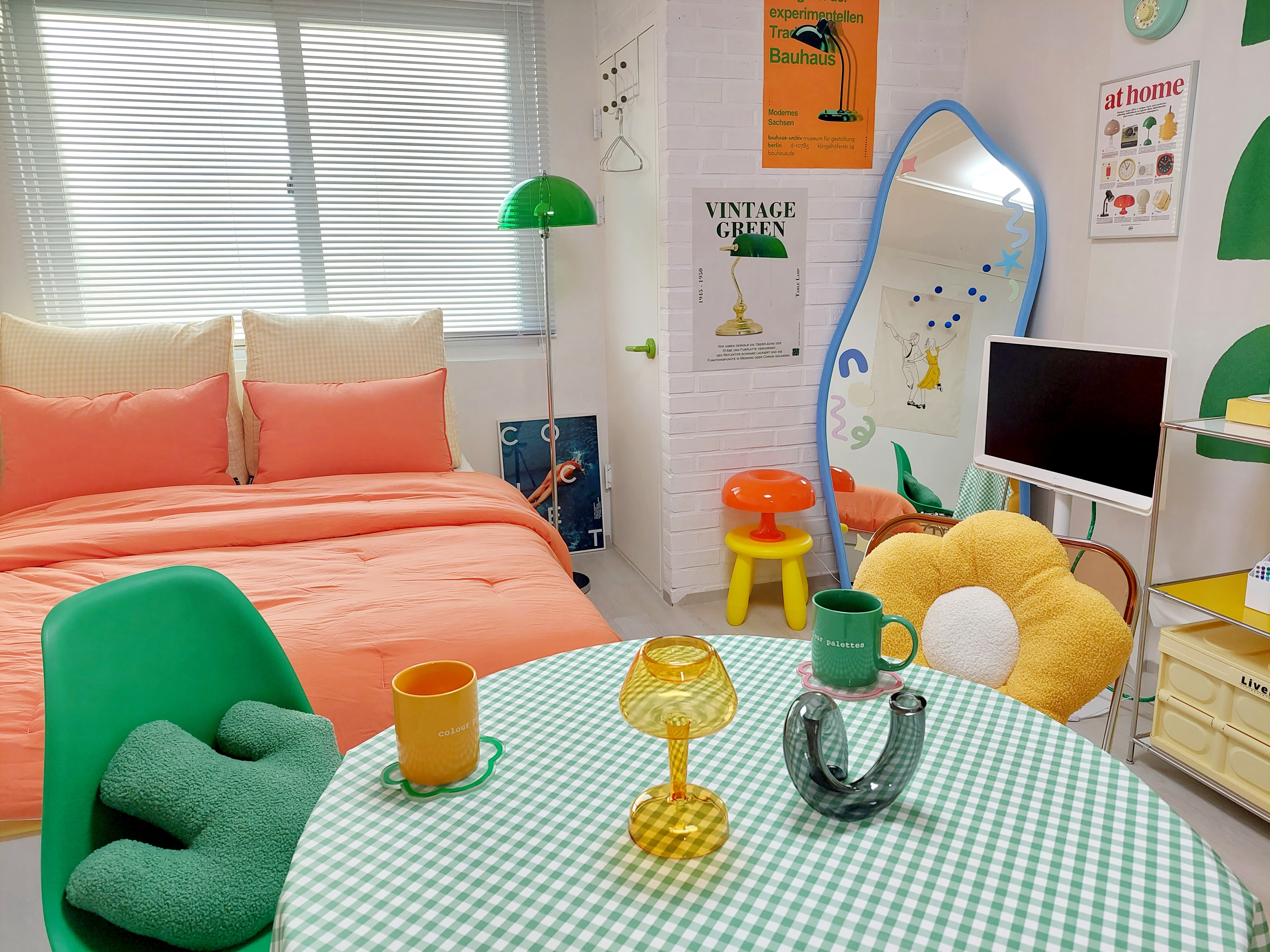[Missinguri House] # Unique # Midcentury # Chungbuk University # Netflix # Queen Bed # consecutive nights discount