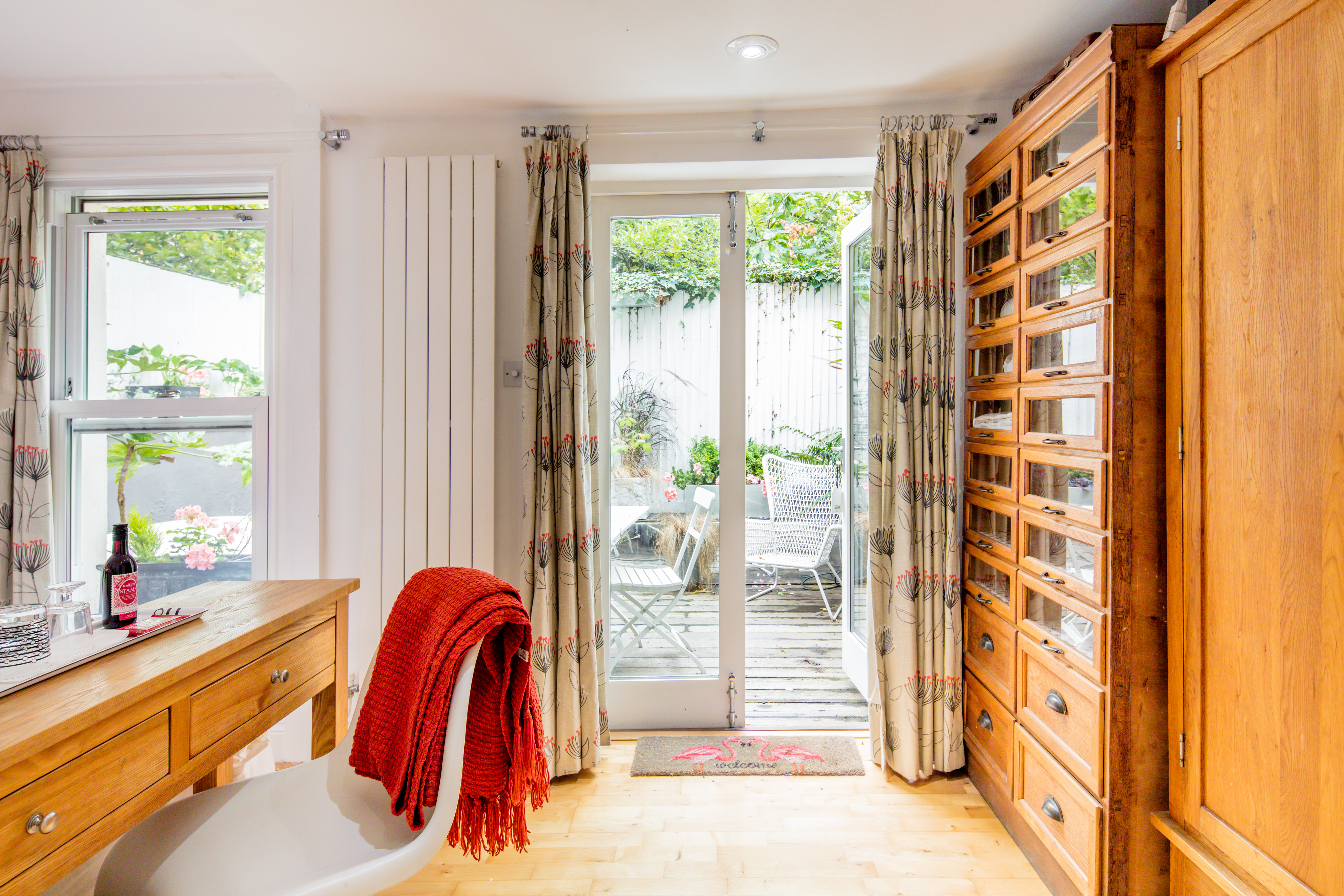 Private Oasis with Own Bathroom, Fridge, Micro/w & Terrace.