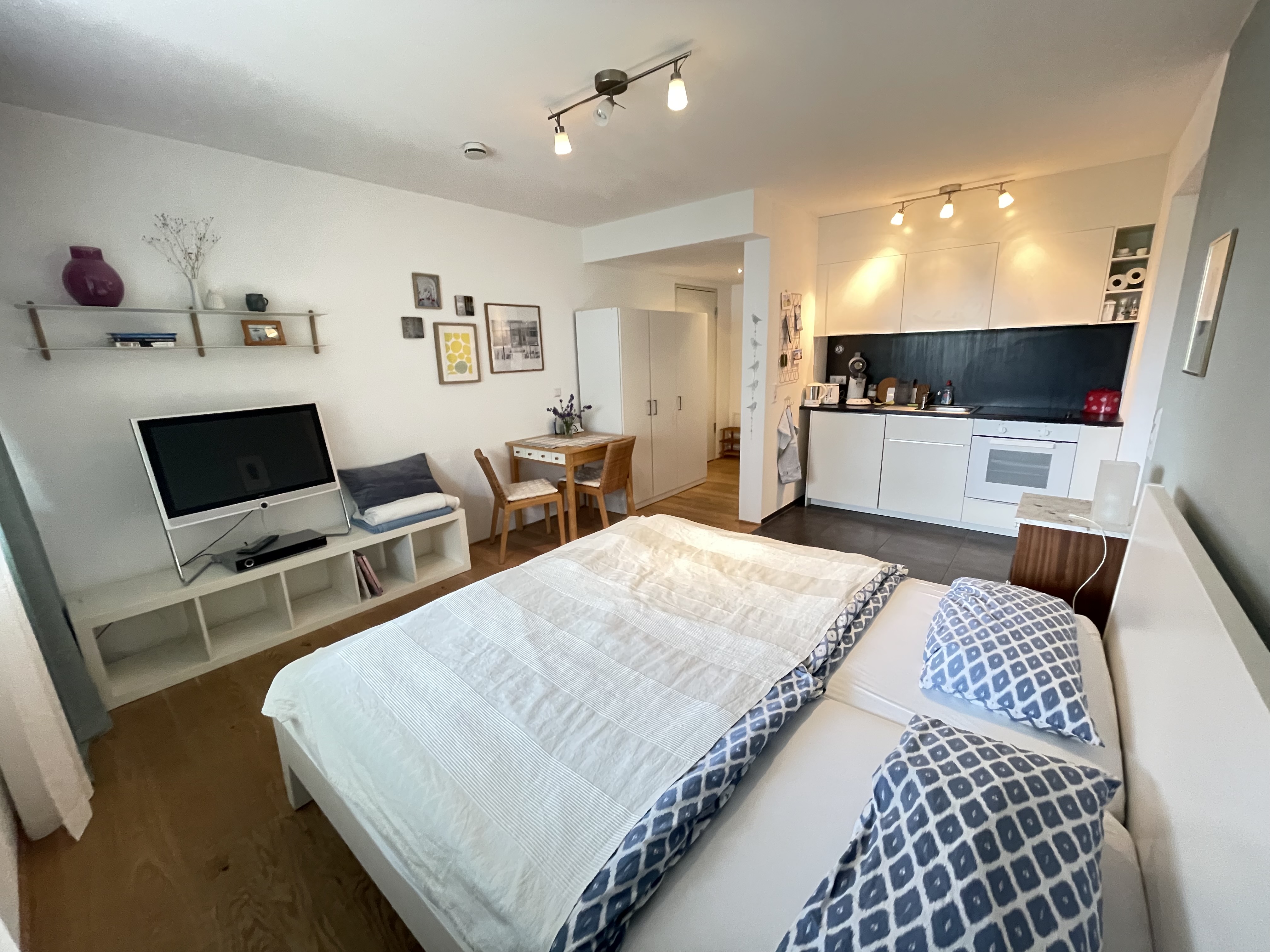 1-room studio for 2 people, approx. 30 sqm, close to the city center