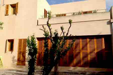 Spacious Modern Home 2 Story Garden