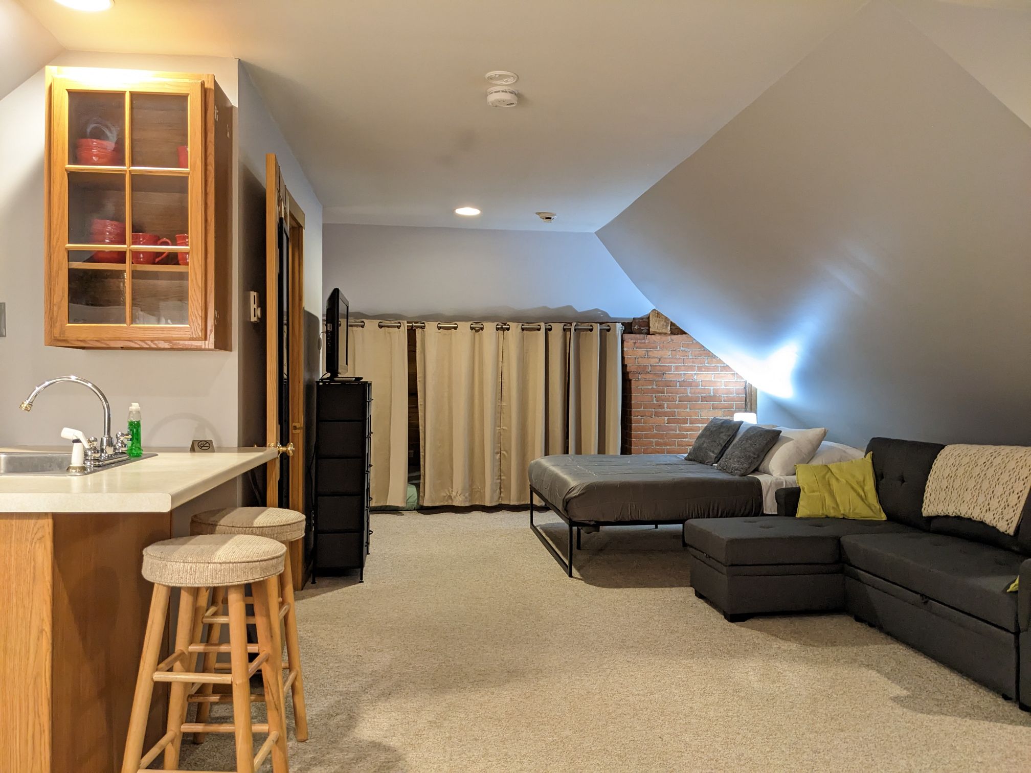 Cozy Downtown Studio