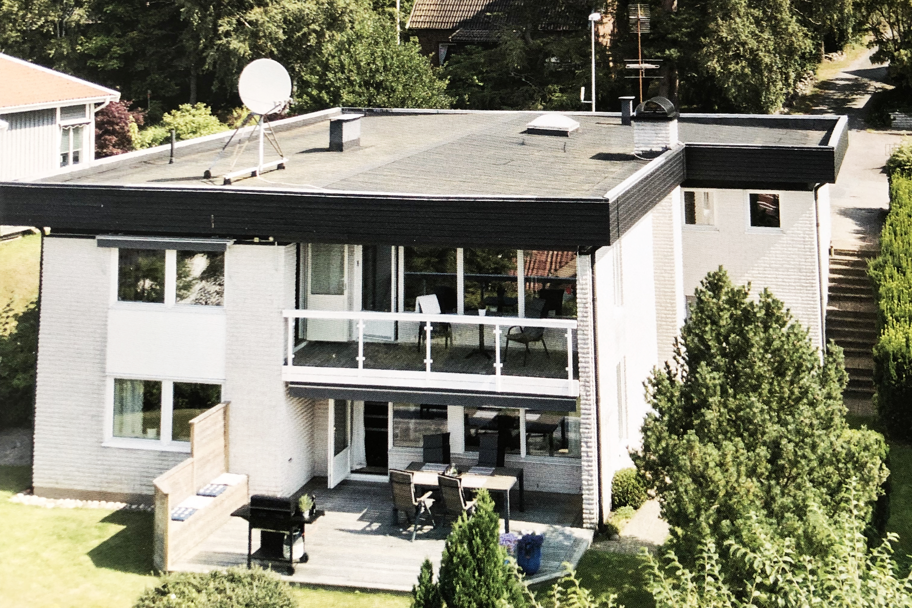 Nice villa with proximity to the sea and lake.