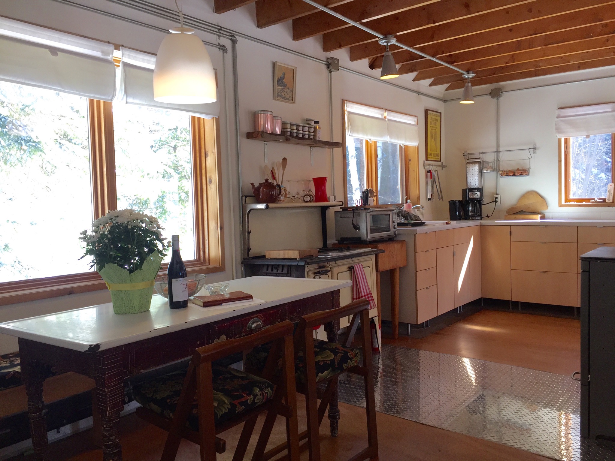 Modern Cabin Sweet Getaway Cabins for Rent in Powassan, Ontario