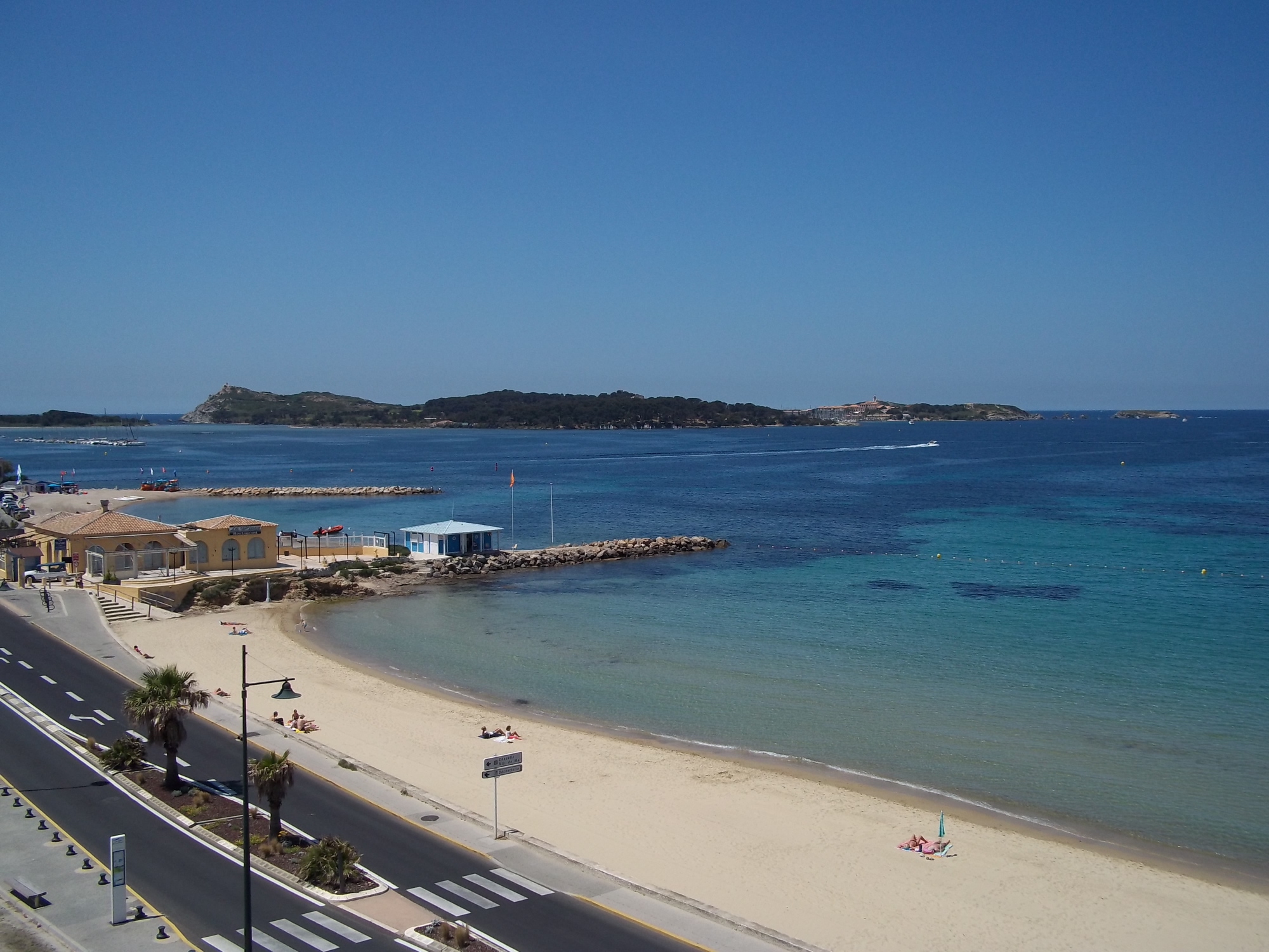 FACE LA MER WIFI PARKING LE BRUSC Appartements Louer 