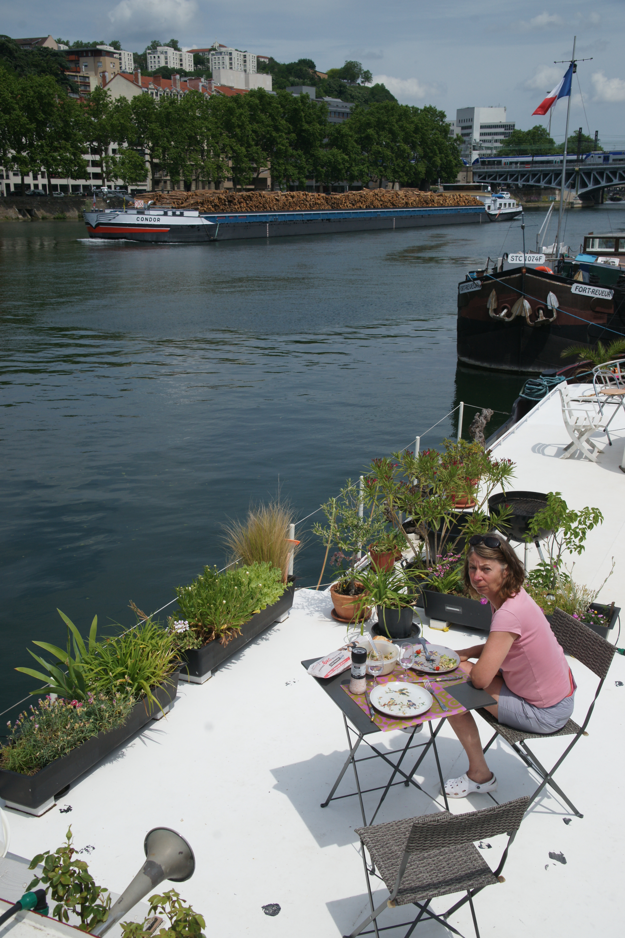Peniche Centre Ville Insolite Calme Vue Imprenable Boats For Rent In Lyon Rhone Alpes France Peniche Centre Ville Insolite Calme Vue Imprenable Boats For Rent In Lyon Rhone Alpes France
