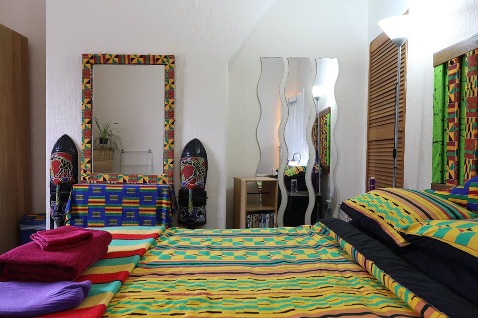 Guest is God in 2 bed house nr Bradford Uni