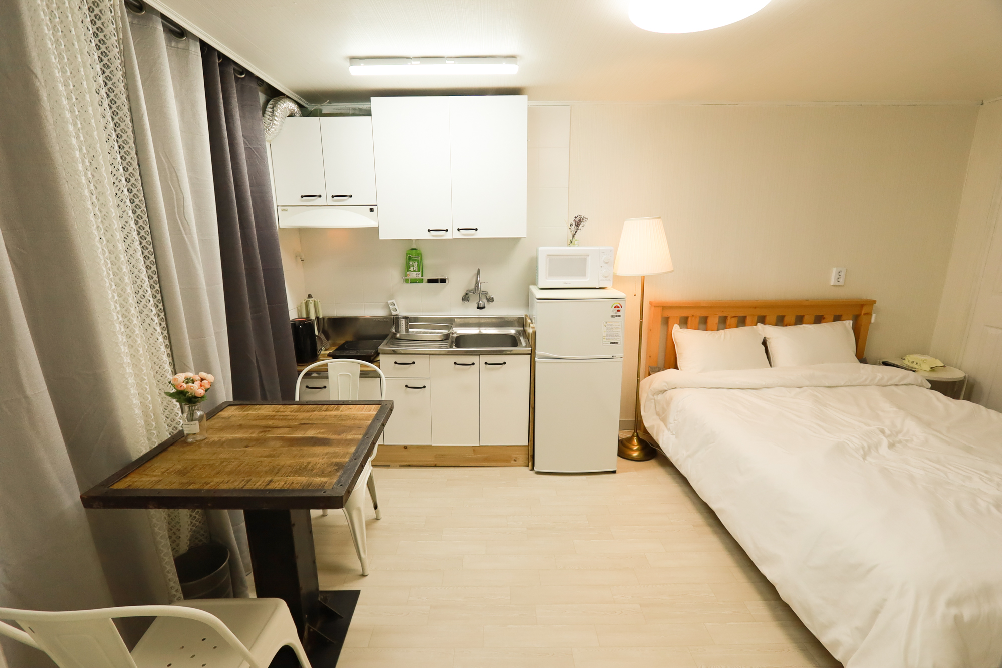 홍대 자가격리인증숙소HONGDAE selfquarantine for COVID19 Donggyodong, Mapogu