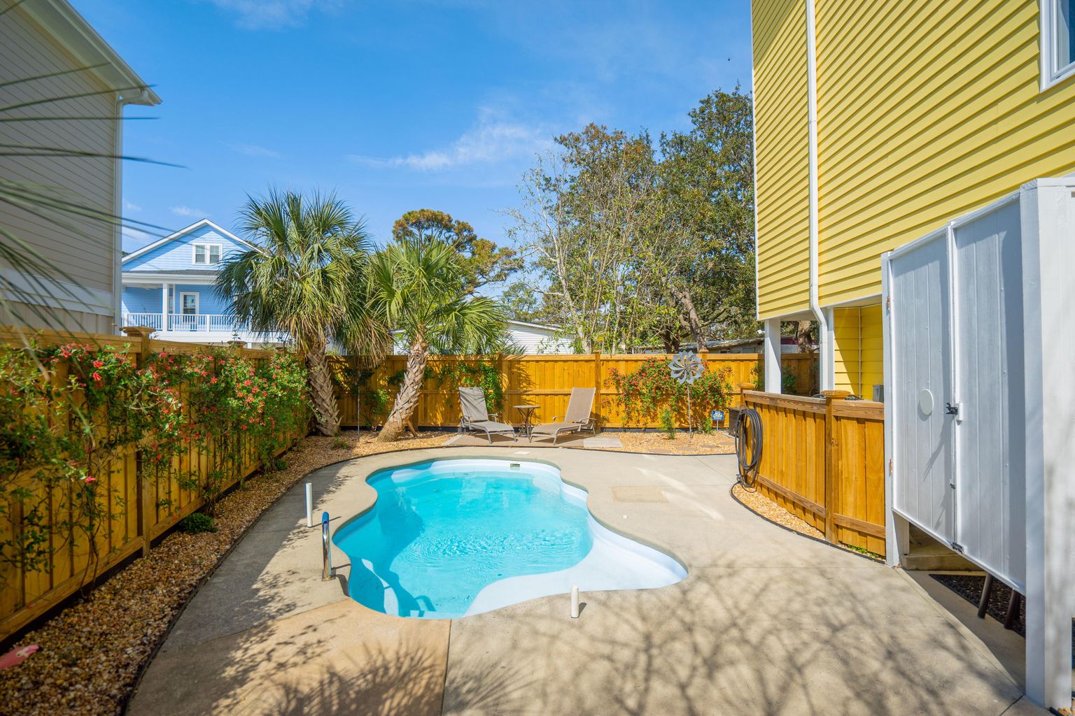 Townhome with private POOL 3blocks from the Beach Townhouses for