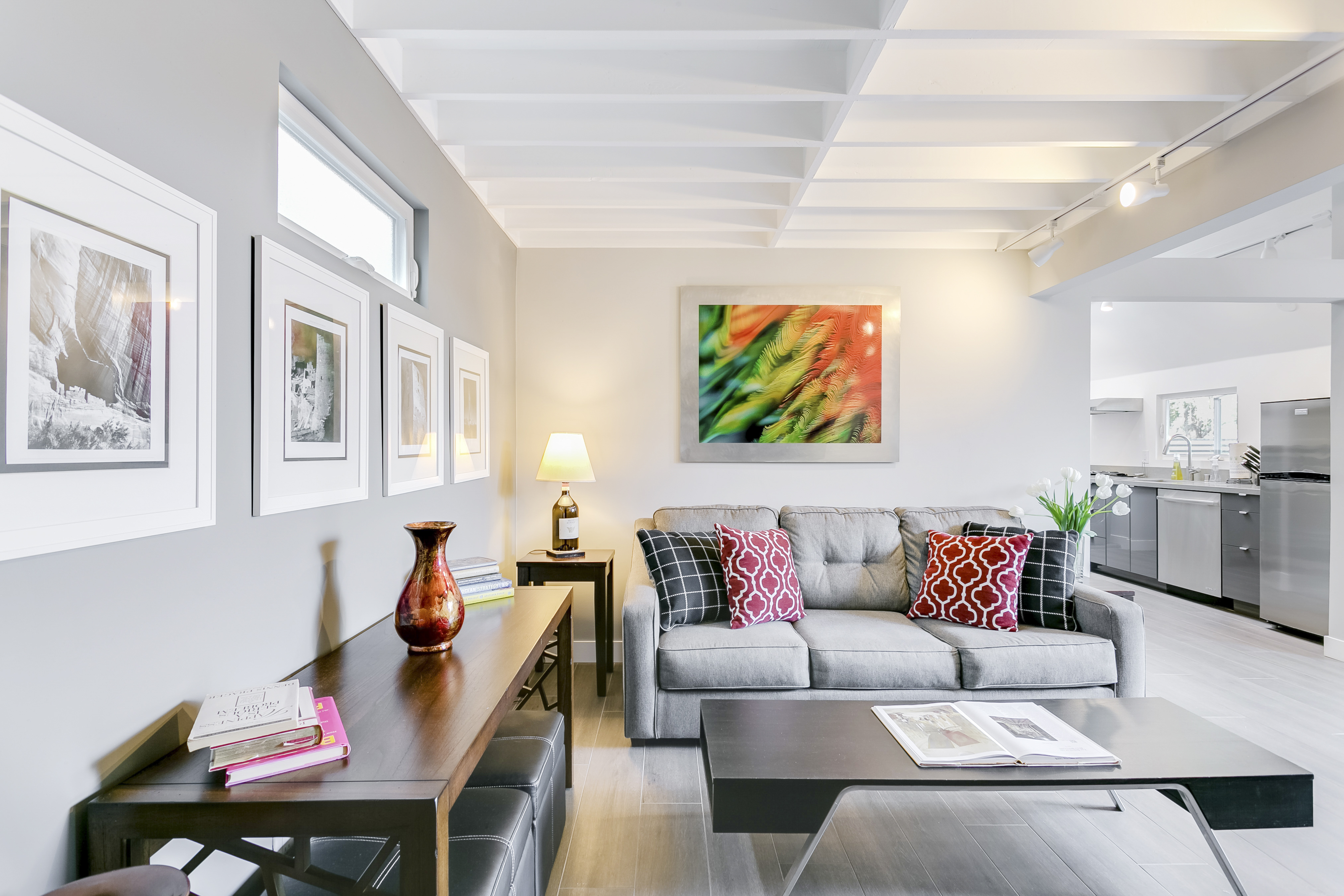 Romantic Guesthouse with a Private Yard in Westwood