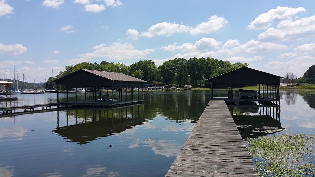 Directly on Lake Guntersville! Boat House Included Houses for Rent in