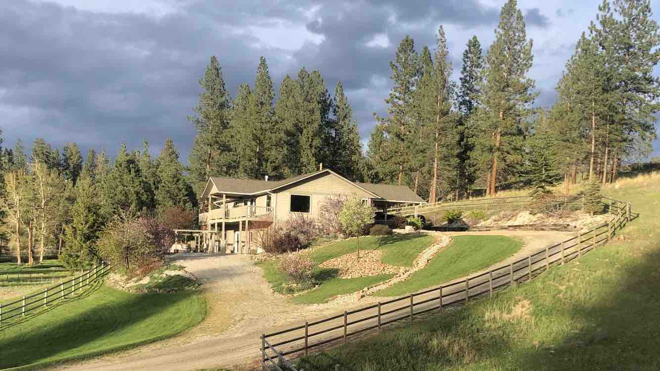 Pine Hollow Ranch W/Hot Tub Houses for Rent in Stevensville, Montana