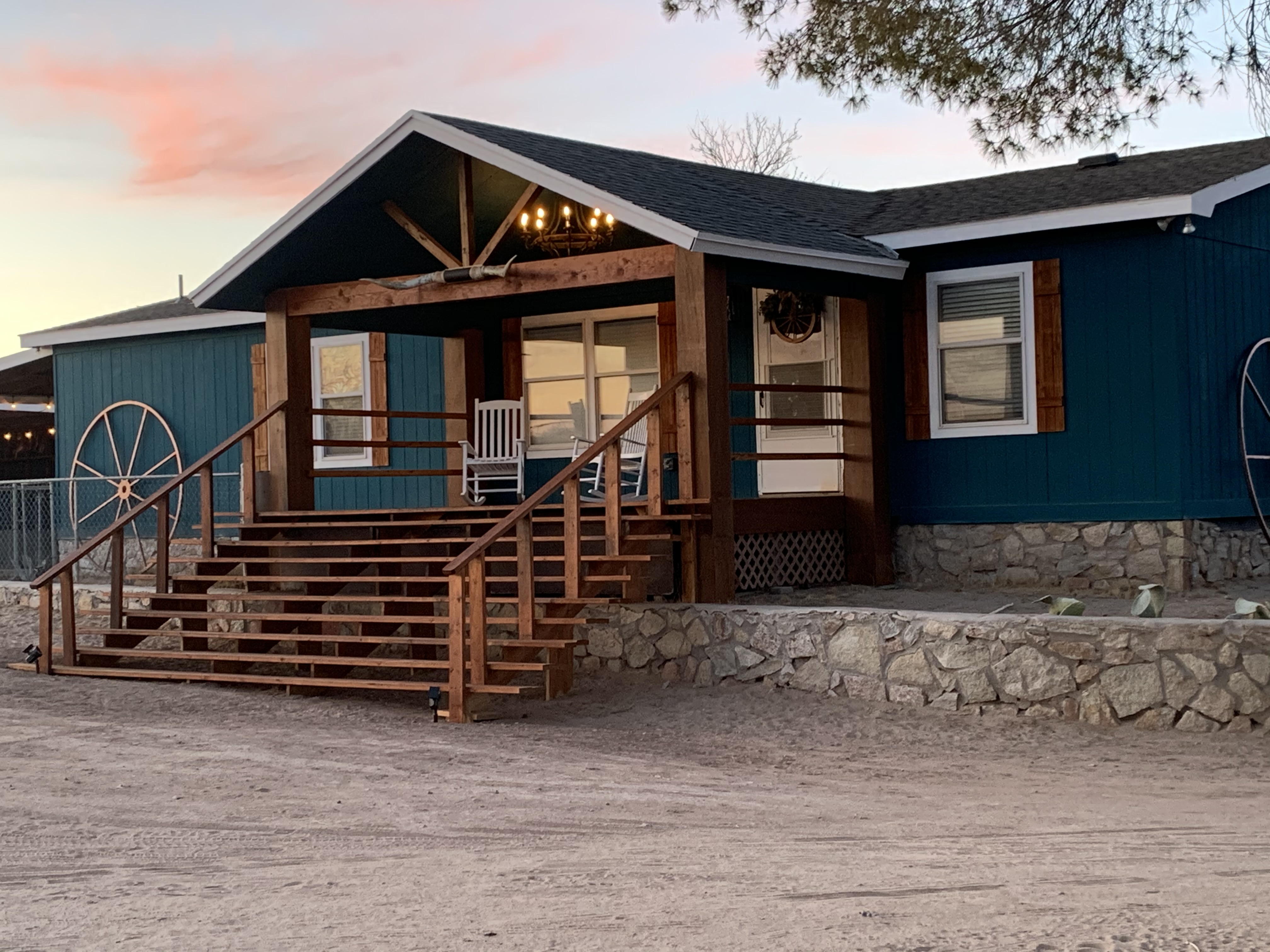 CozyChic Farm House at Los Alio Farm, NM and TX Farm stays for Rent