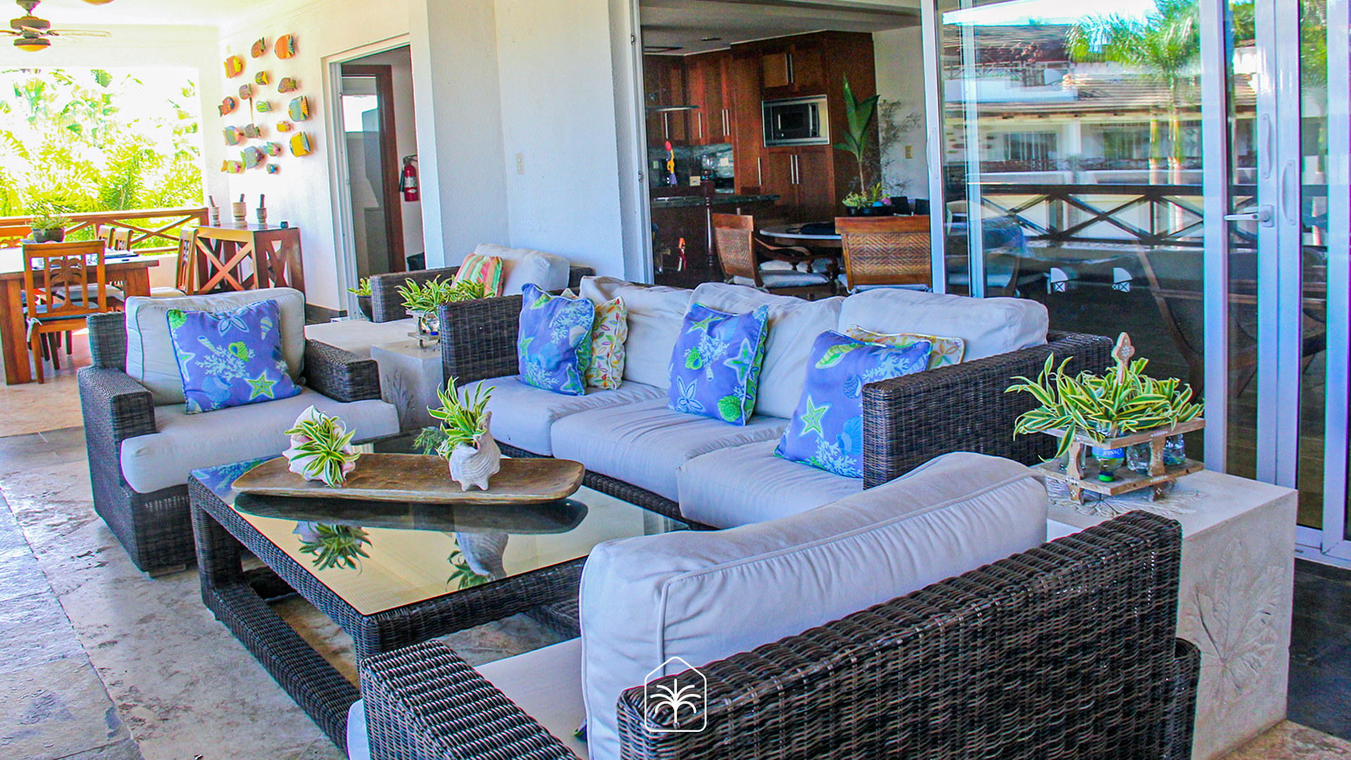 Penthouse Luxury Jacuzzi Beachfront 4BR