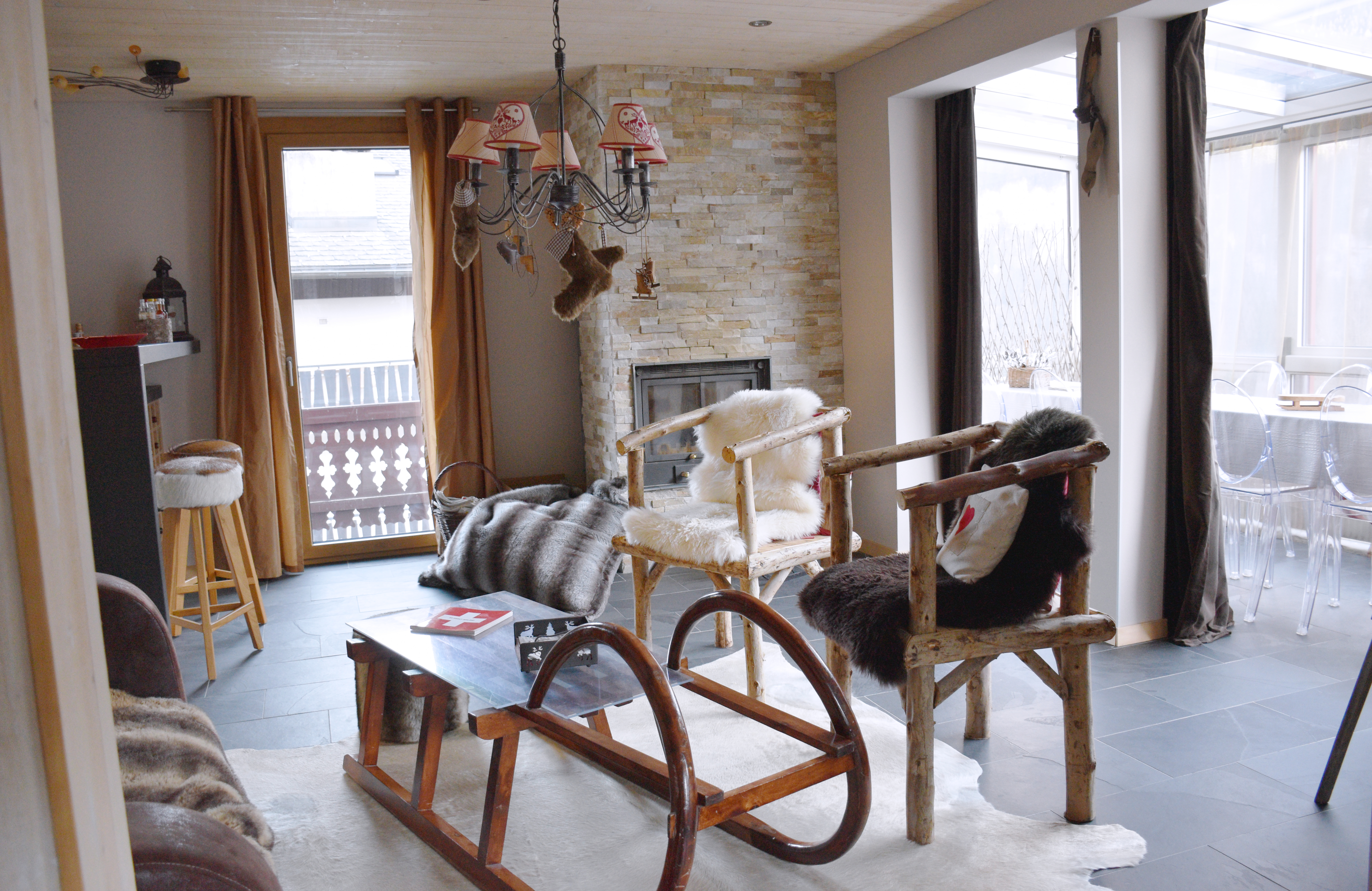 Cosy & high standing duplex in center with view!