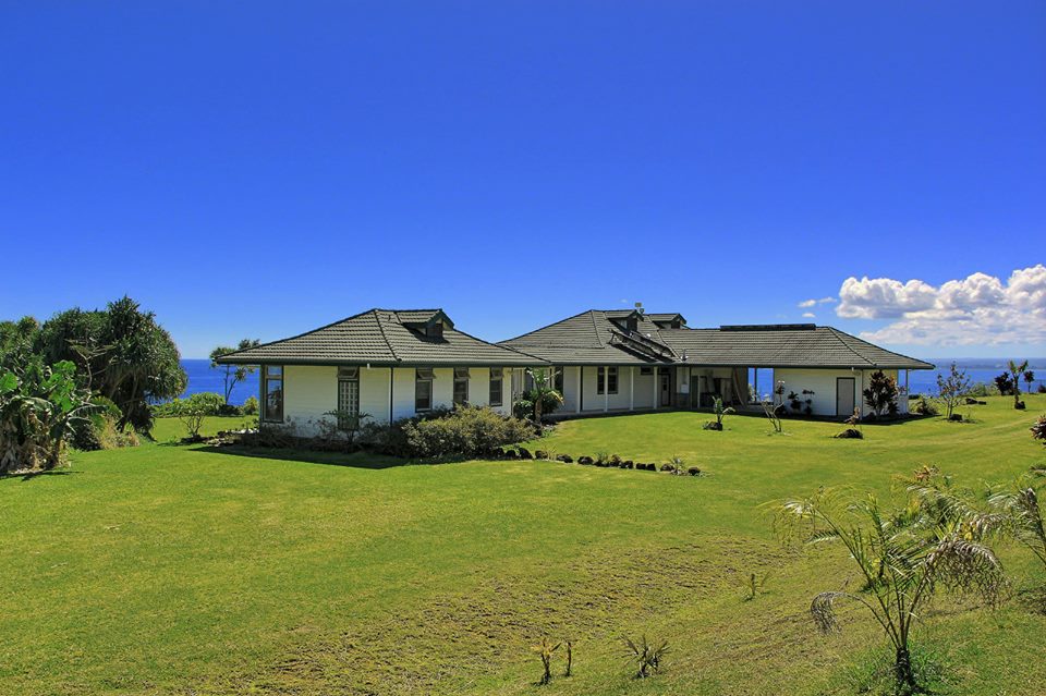 Secluded luxury, ocean front estate Houses for Rent in Papaikou