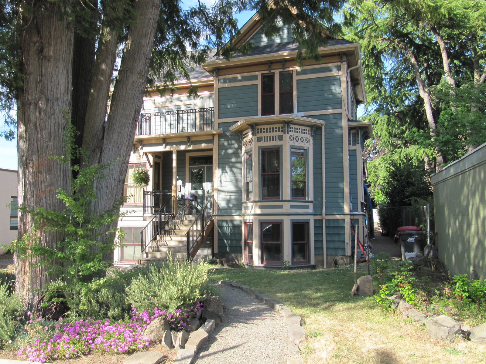Historic Silverton Home Apartments for Rent in Silverton, Oregon