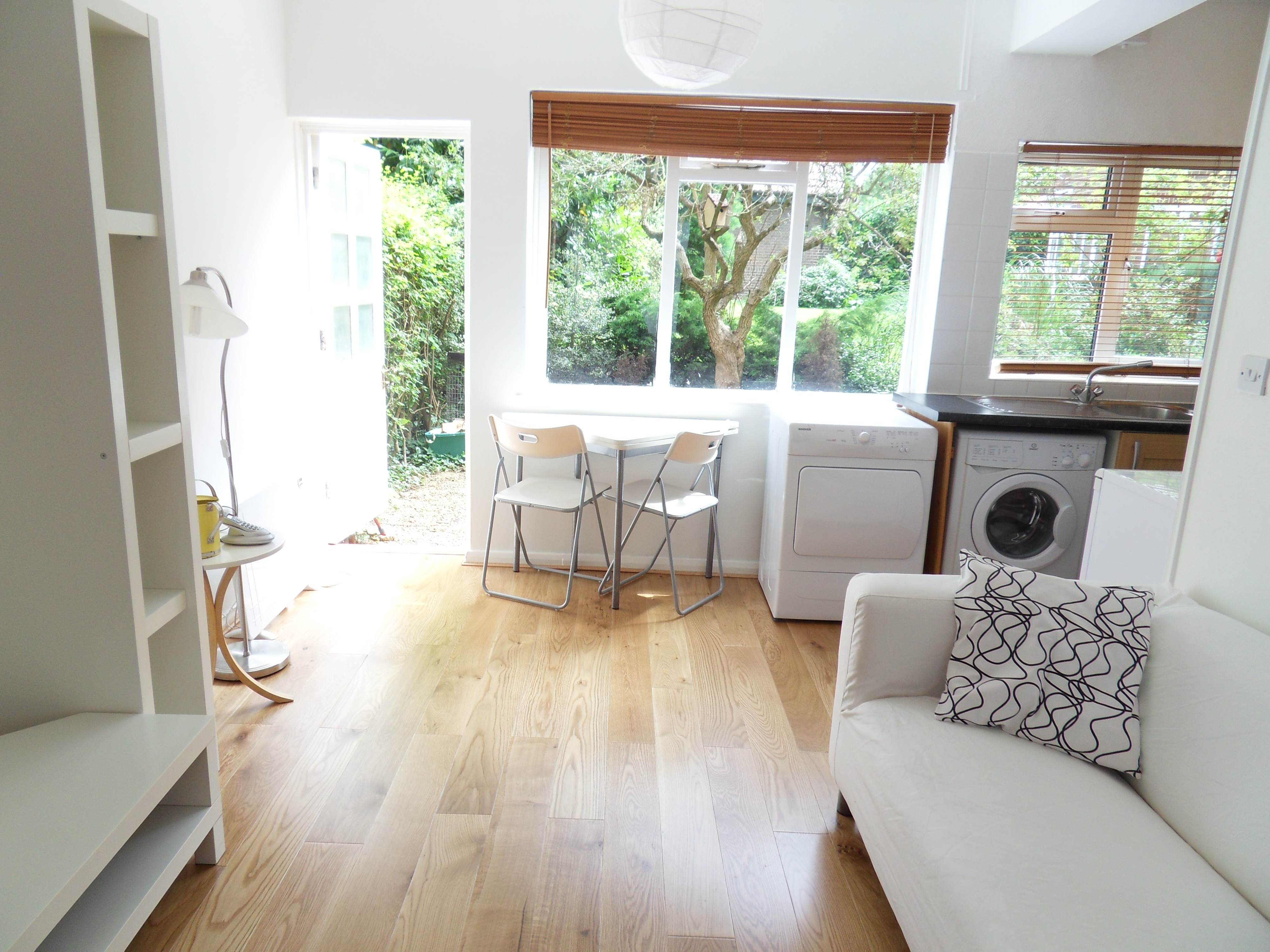 garden studio Ealing sleep up to 4 in Ealing, London