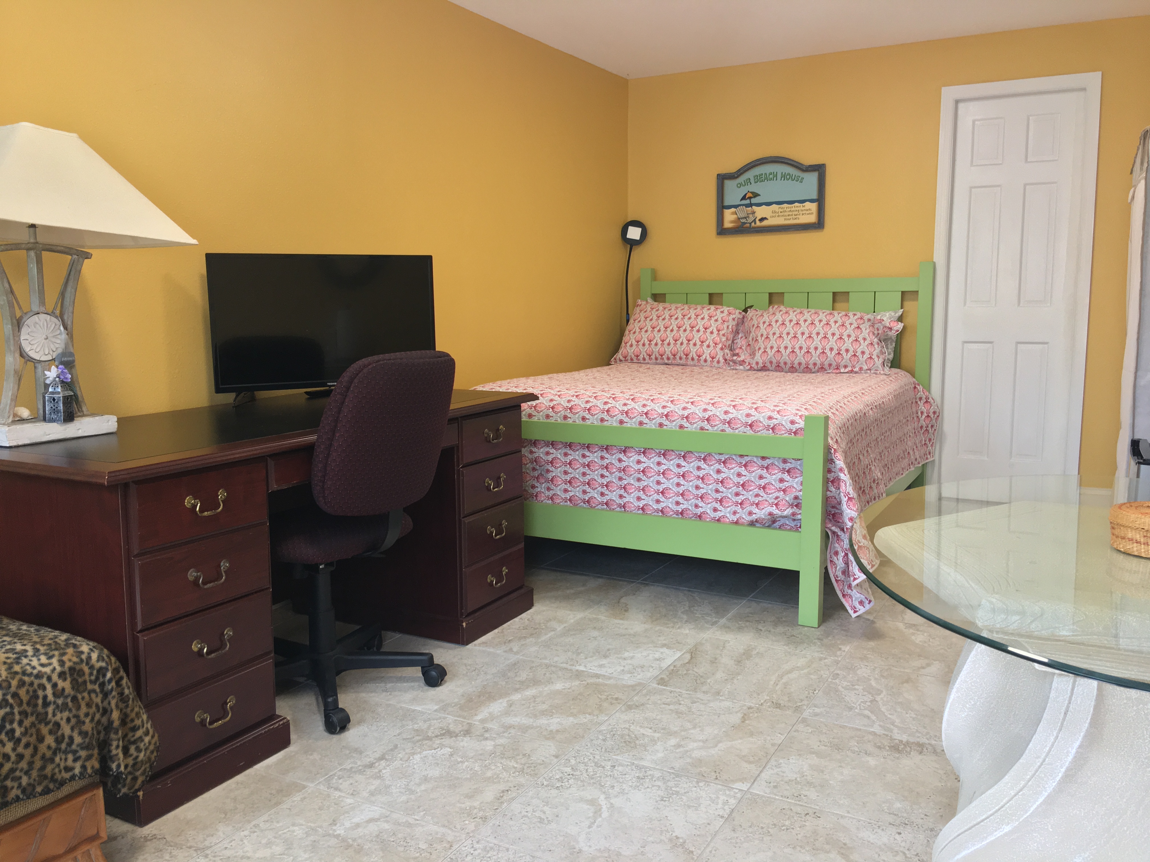 SUPER CLEAN 100% Private Downtown Location