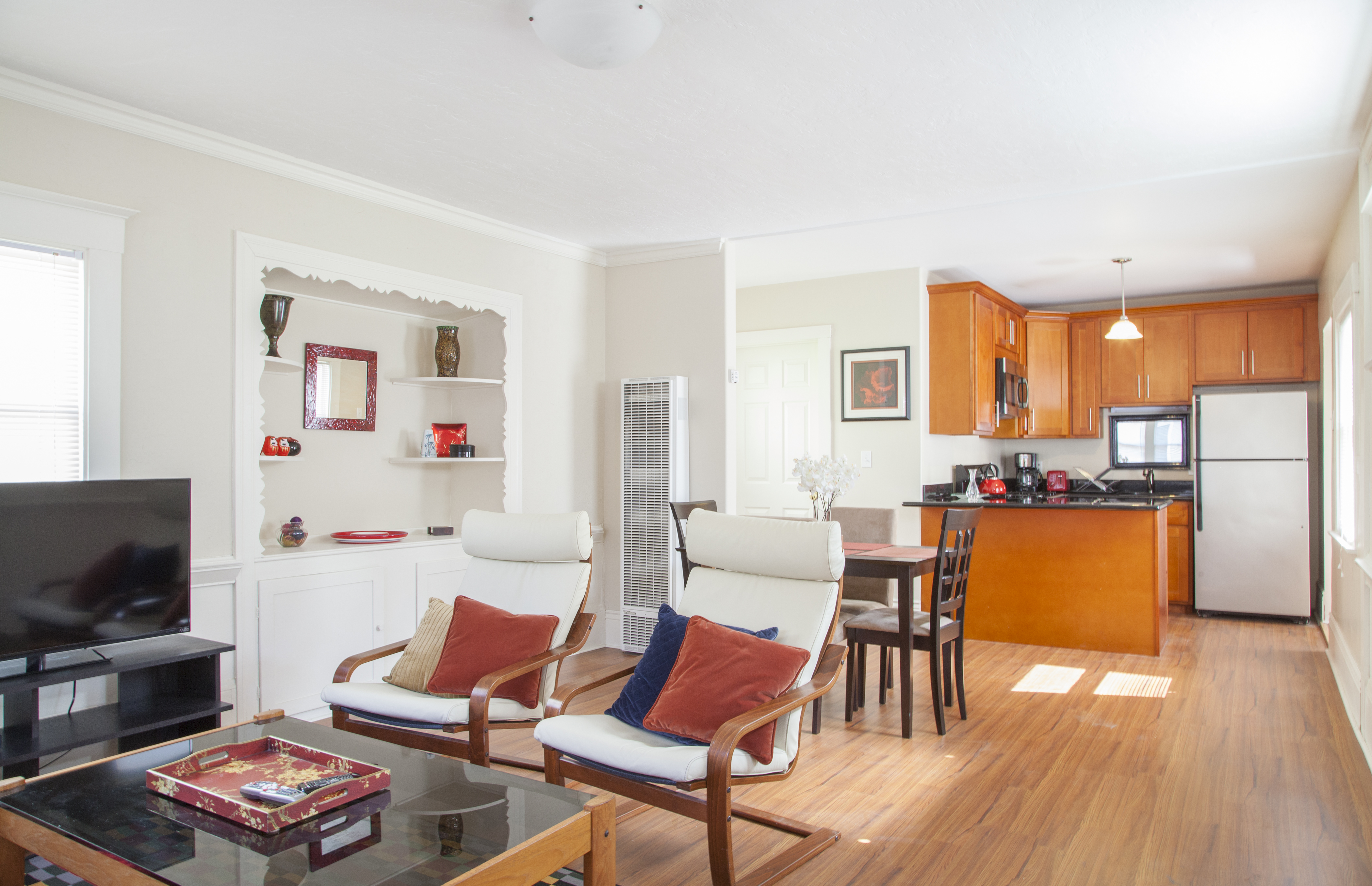 Experience Cozy Lake Merritt 1/1 Cottage w/parking in Cleveland Heights, Oakland