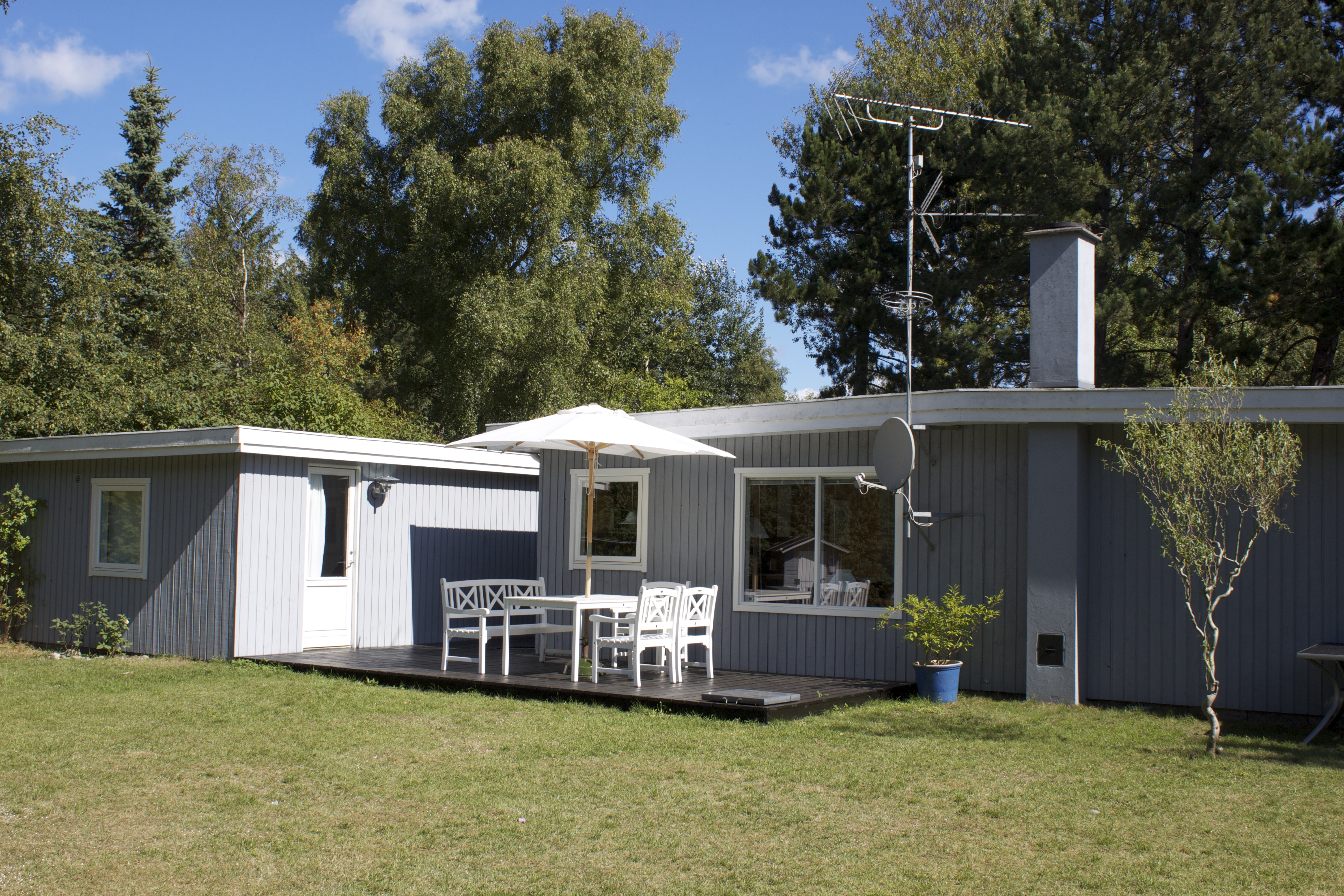 Cozy cottage within walking distance to the beach