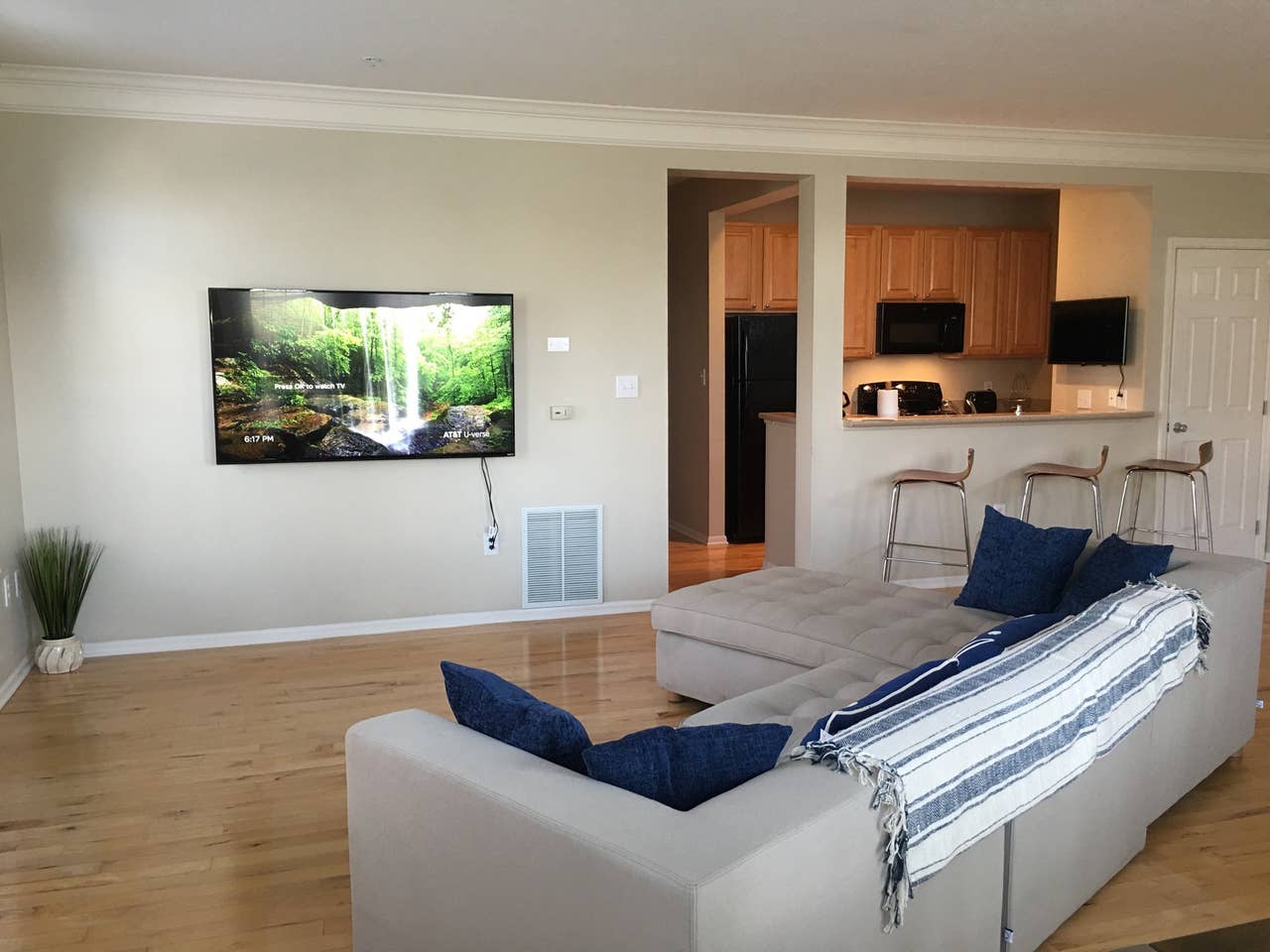 Luxury Home @ Easton Town Center~2BR/2BA. in Northeast, Columbus