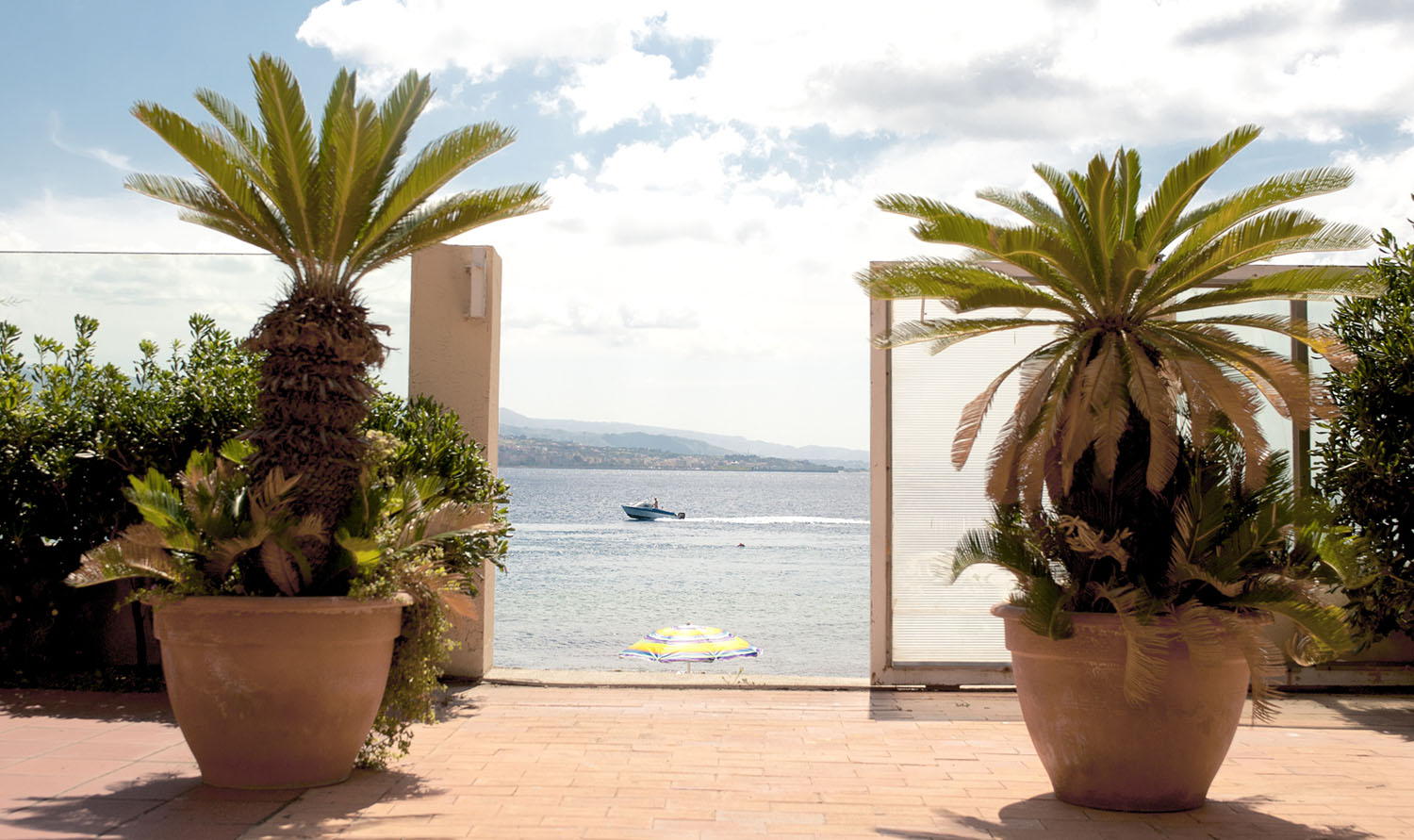 The house on the Sea Apartments for Rent in Messina, Sicilia, Italy