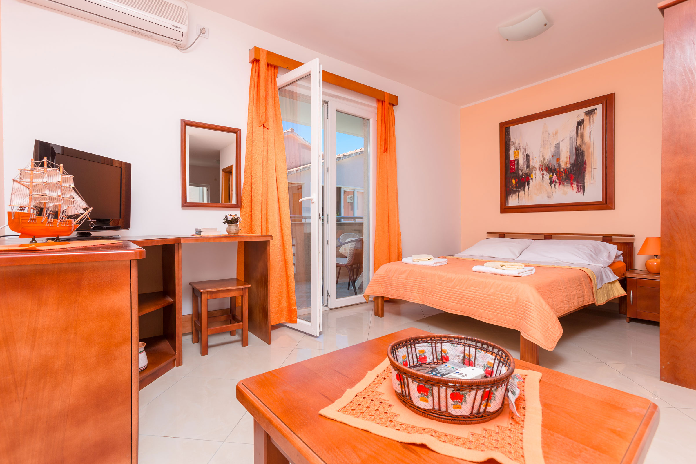 Studio with a beautiful sea view