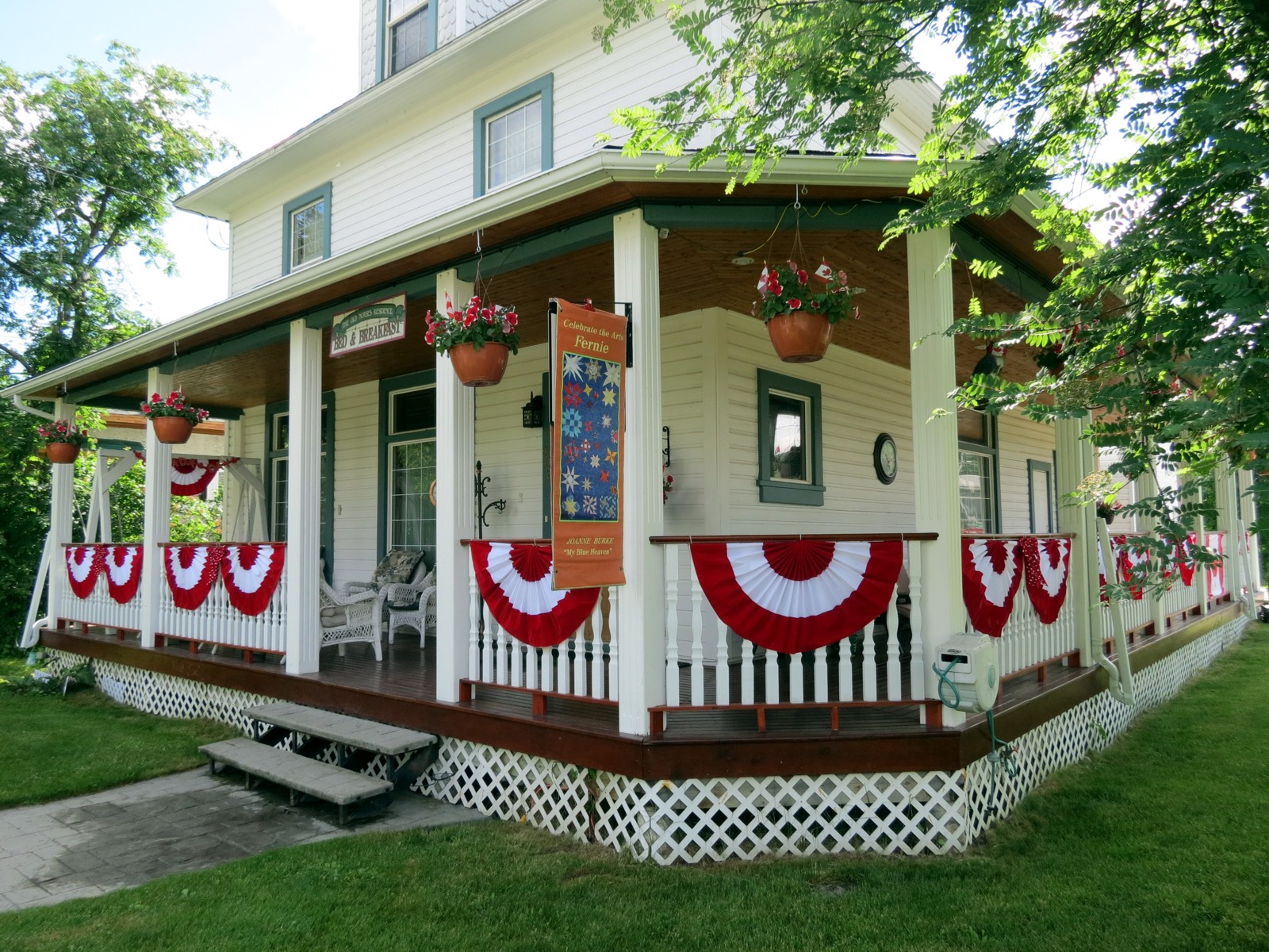 Old Nurses Residence ForgetMeNot Room - Downtown - Bed and breakfasts