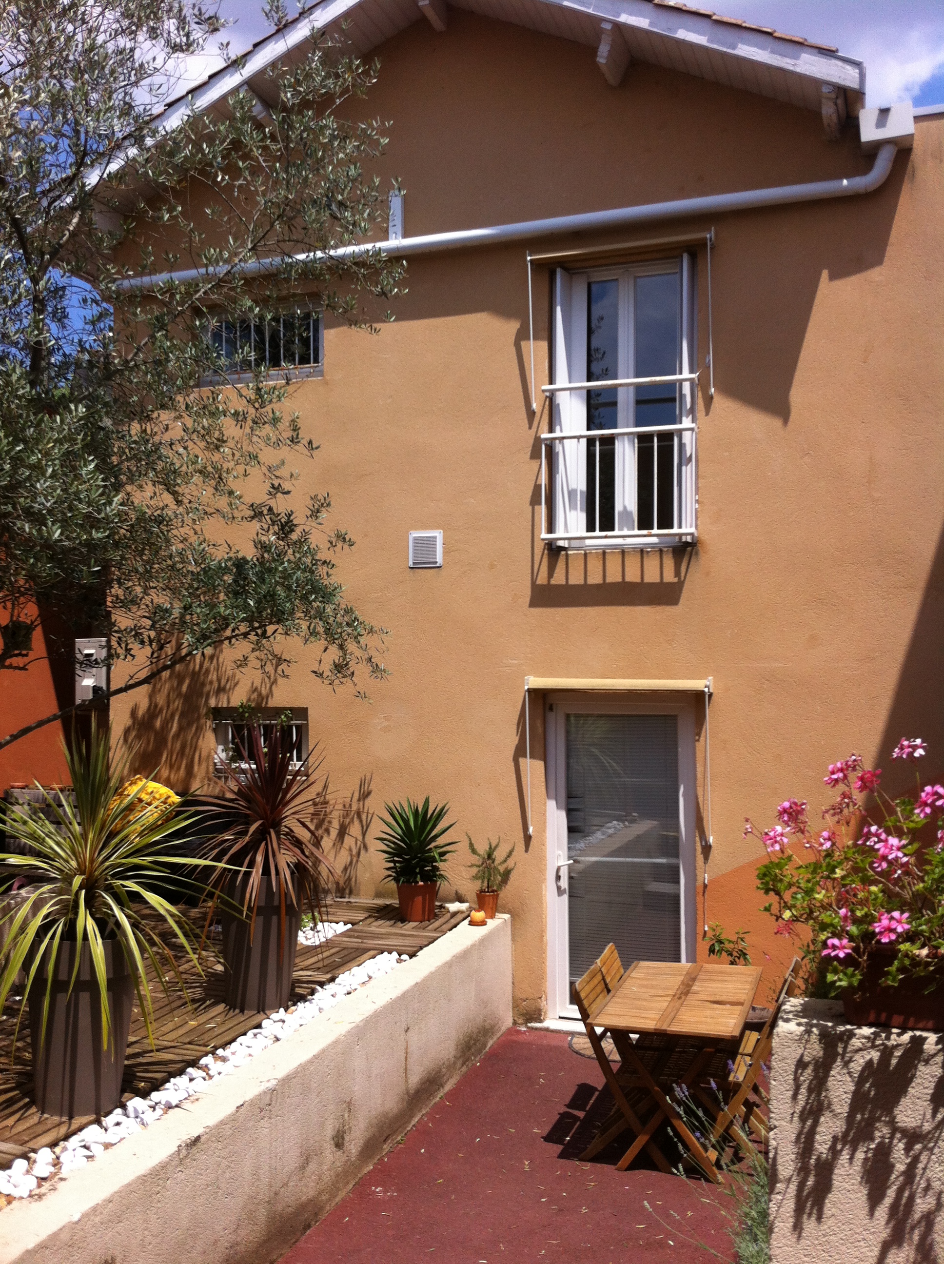 House,tramway opposite,airport,Bordeaux in Gambetta-Mairie-Lissandre, Bordeaux