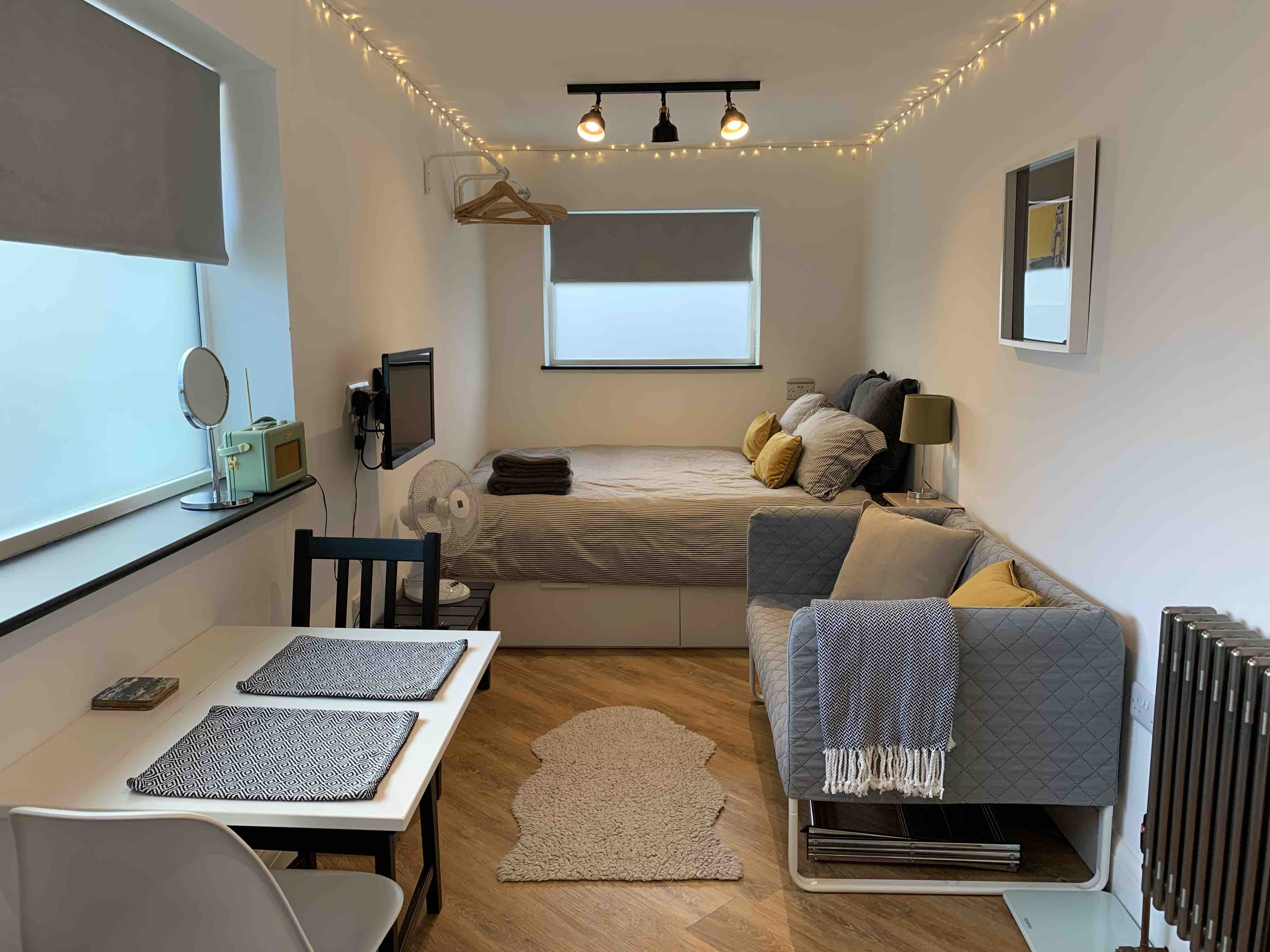 Modern Studio w/Kitchen in Quiet Suburb