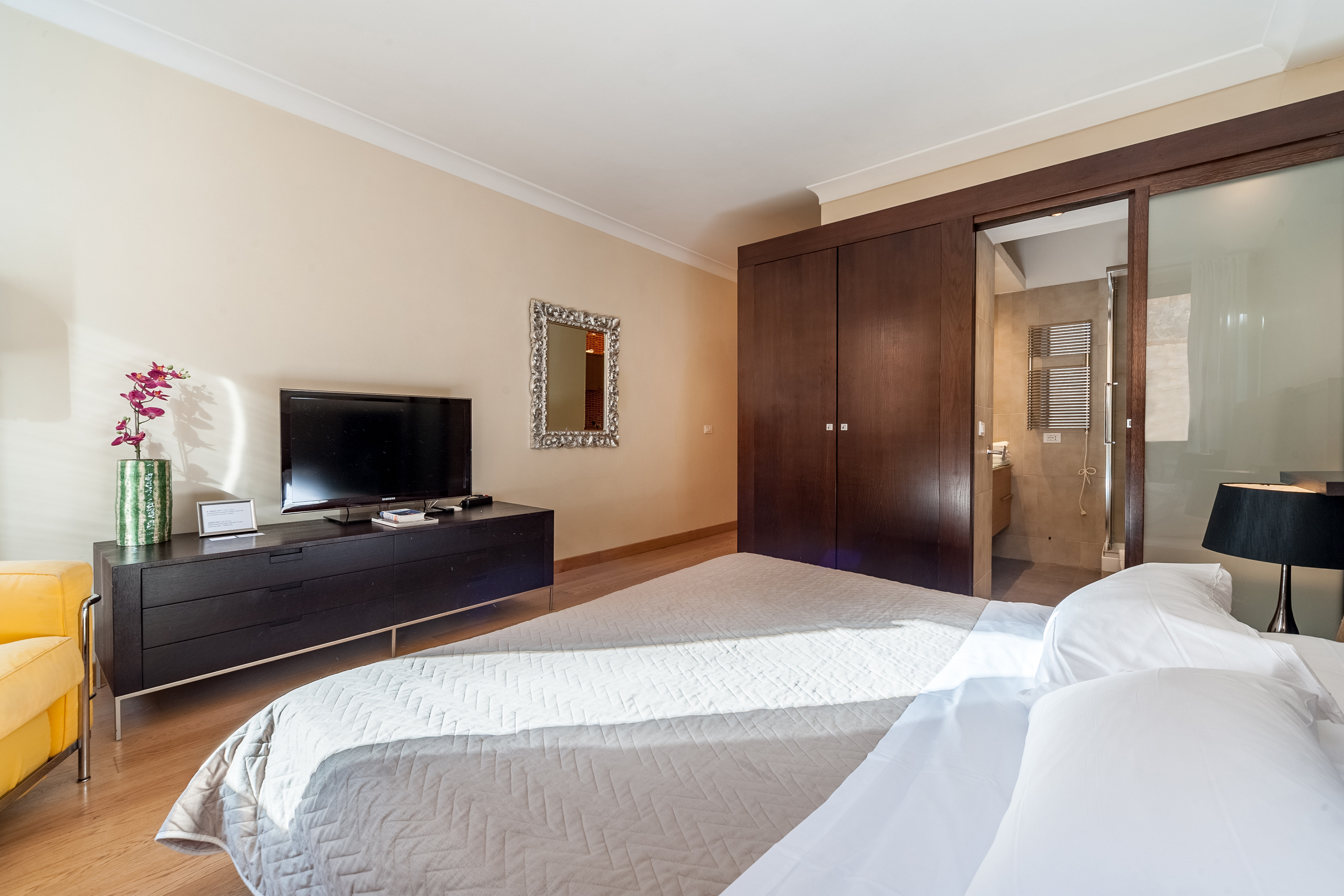 Charming Suite near Spanish Steps! (Netflix)