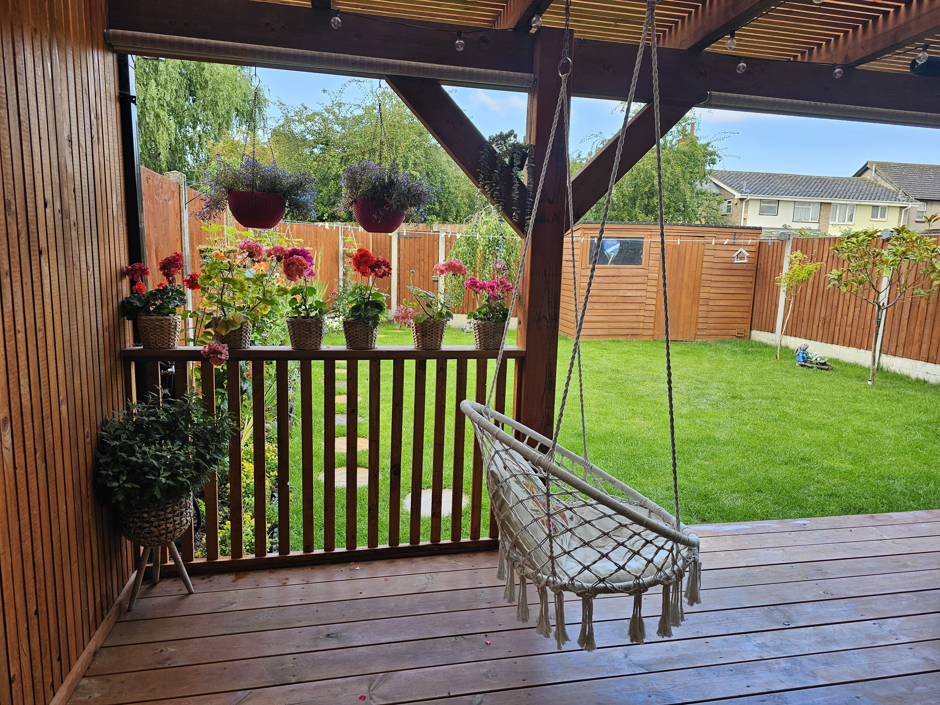 Cozy room in Tilbury. Free parking. Terrace patio.