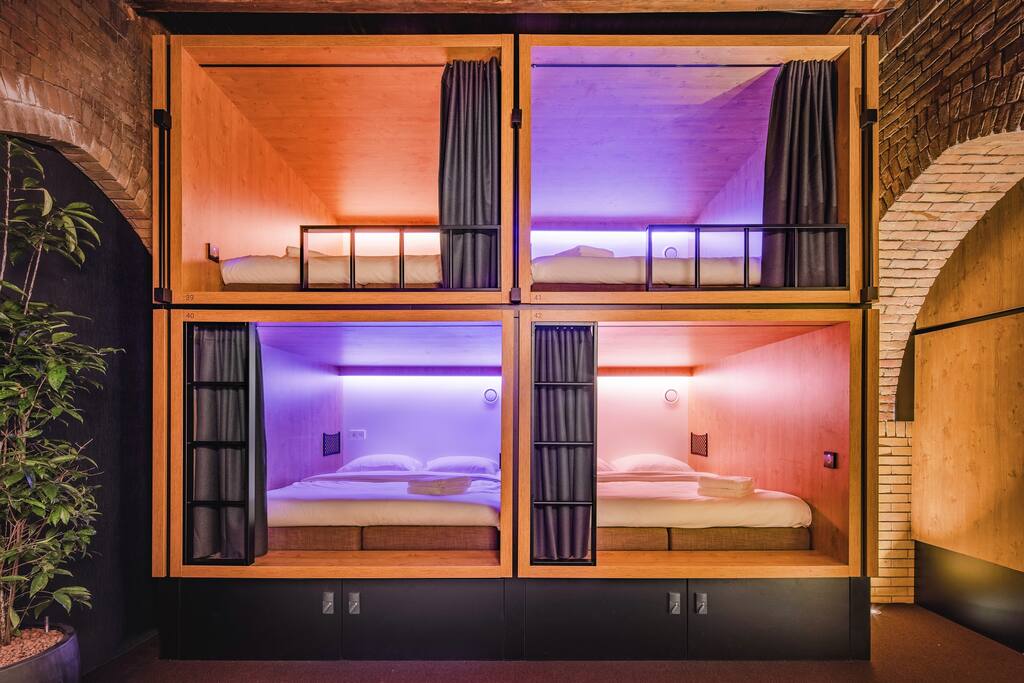 Stay close in our semi-private BUNK POD FOR 2 — Amsterdam stay